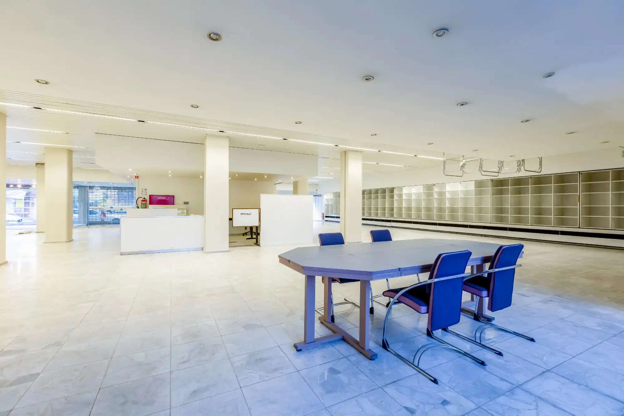 Commercieel handelsgelijkvloers met interessante straatbreedte foto 8