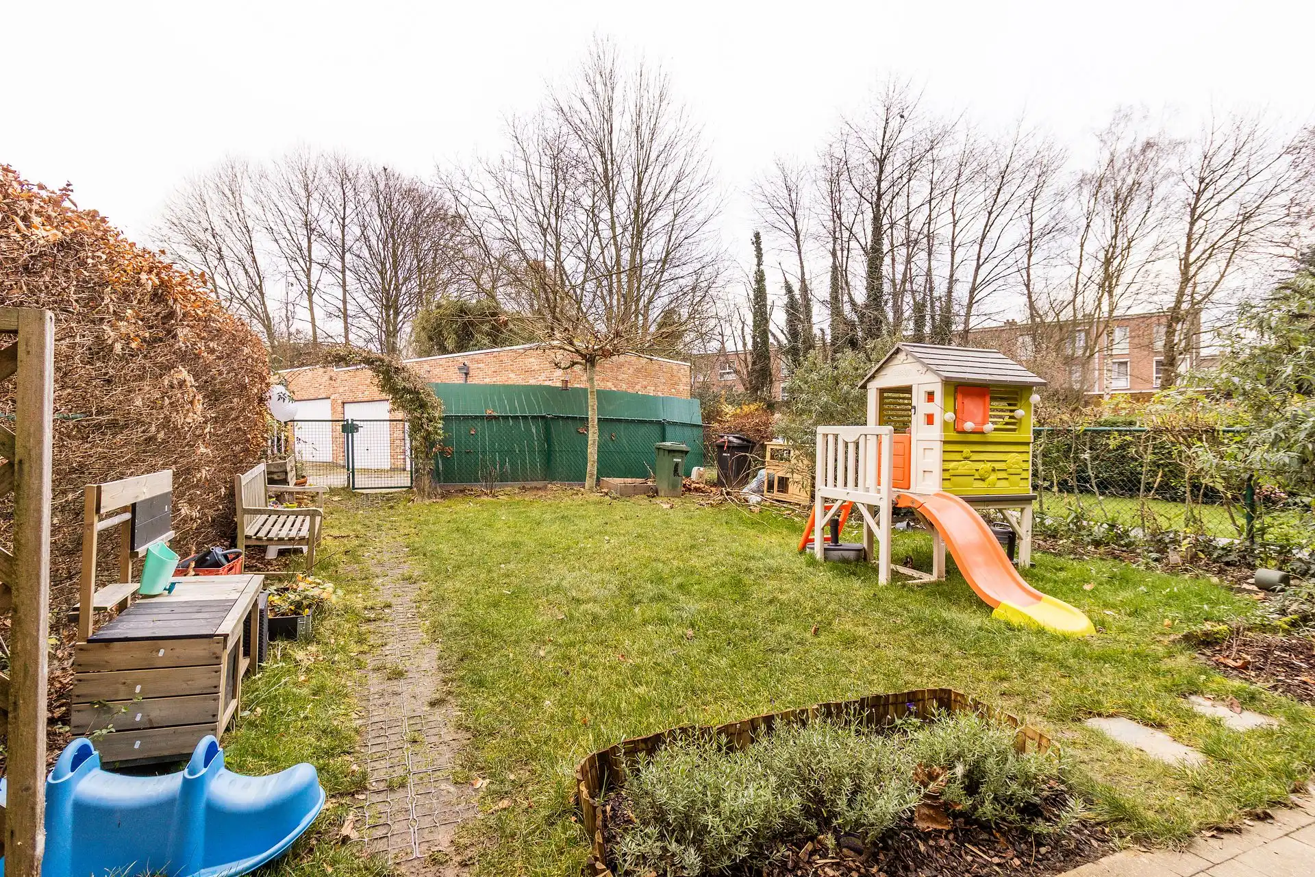 Gelijkvloers appartement met grote tuin en garage foto 18