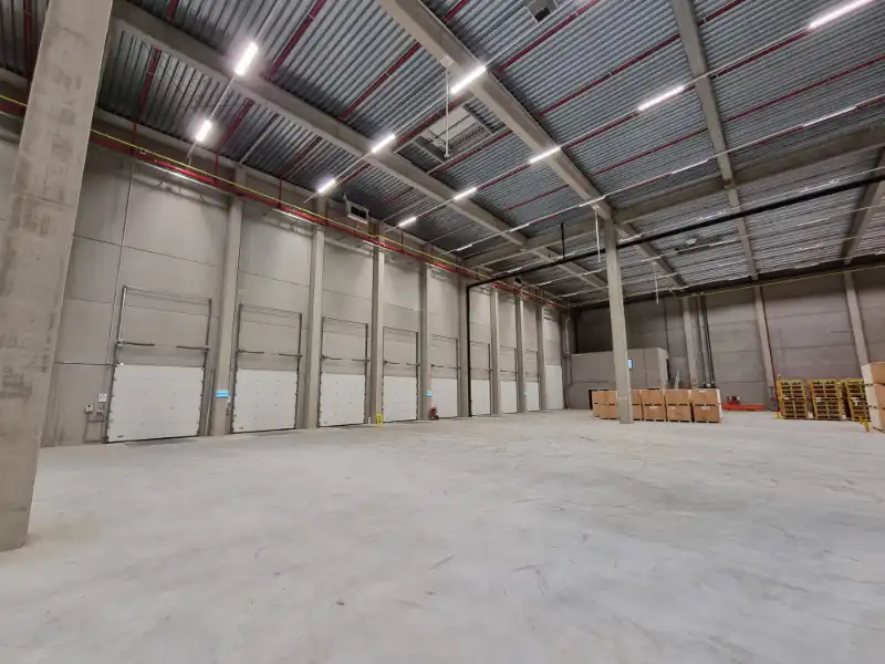 Ultraveilig bedrijfsgebouw te huur foto 4