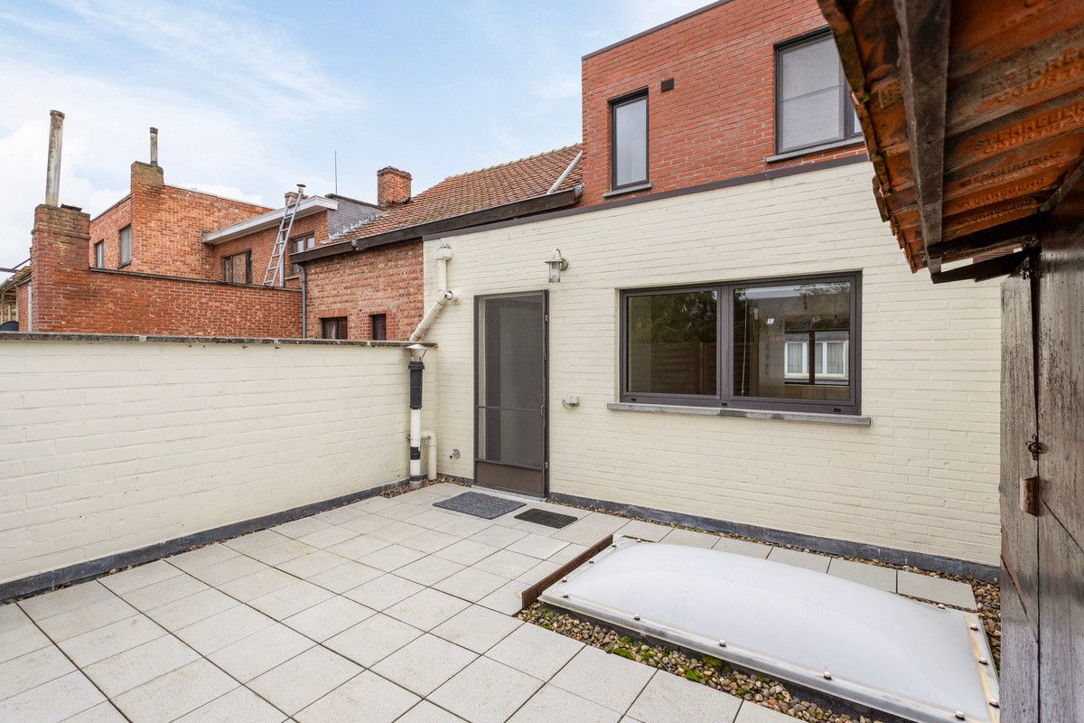 Perfect investeringspand (2 app) met onmiddellijk rendement te koop in hartje Sint-Truiden! foto 15