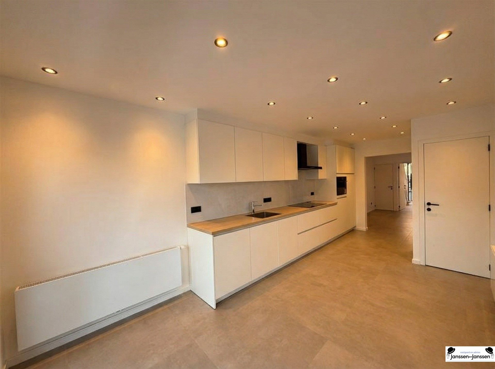 Instapklare woning met 4 slaapkamers, 2 badkamers, rustig gelegen foto 4