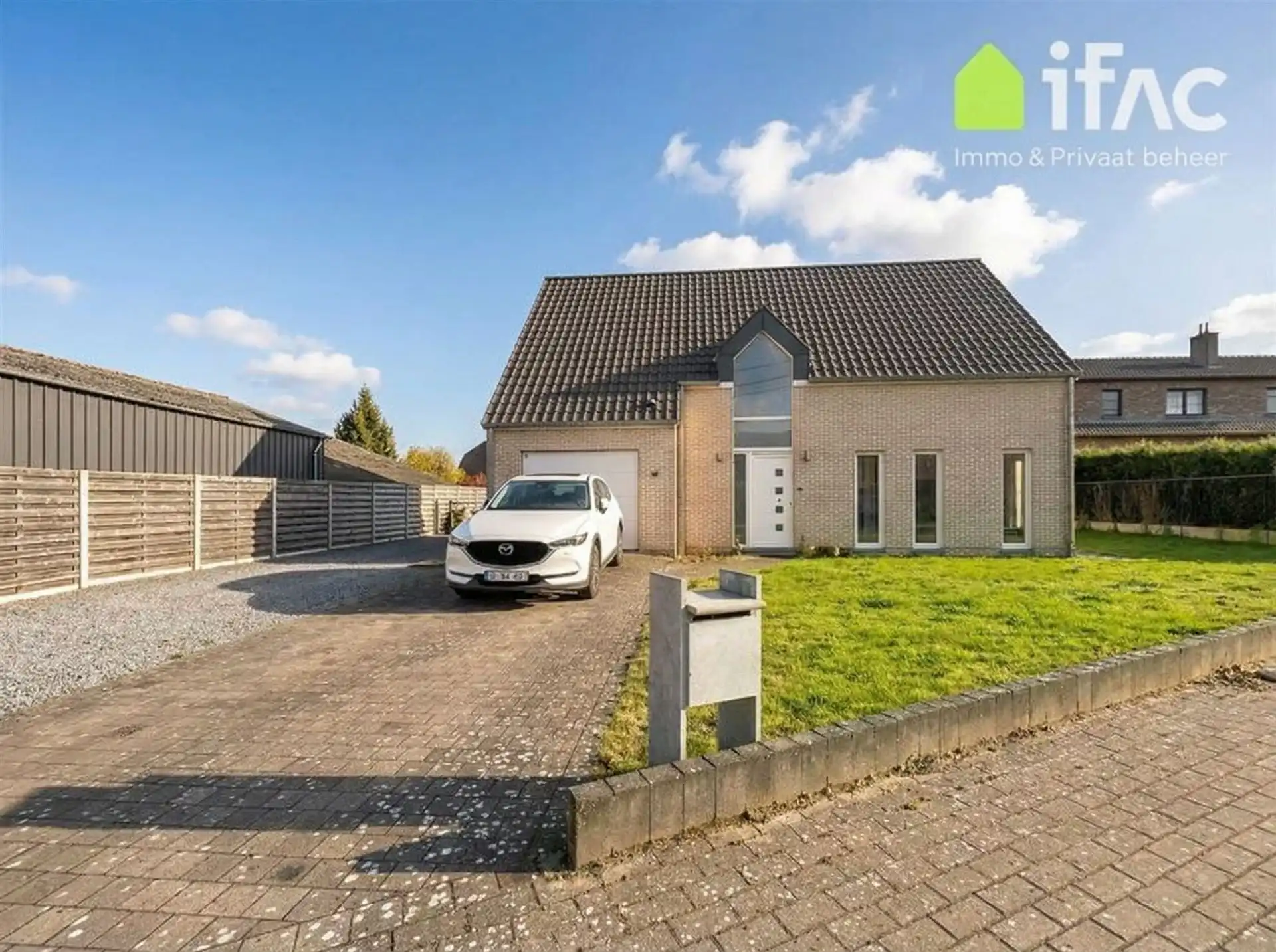 Charmante villa met 3 slaapkamers foto {{pictureIndex}}