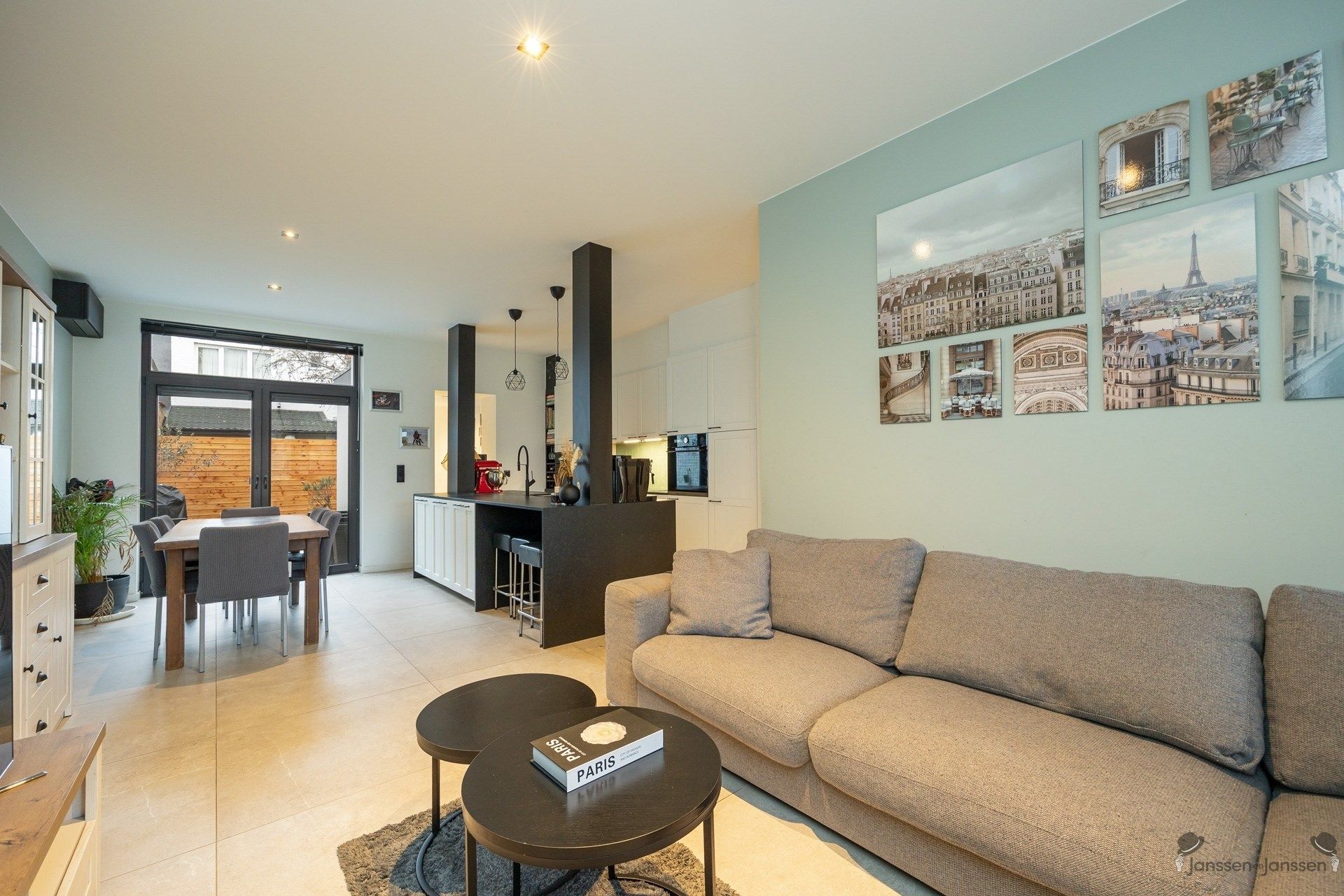 Mooi volledig gerenoveerd huis met EPC A aan groen plein foto 3