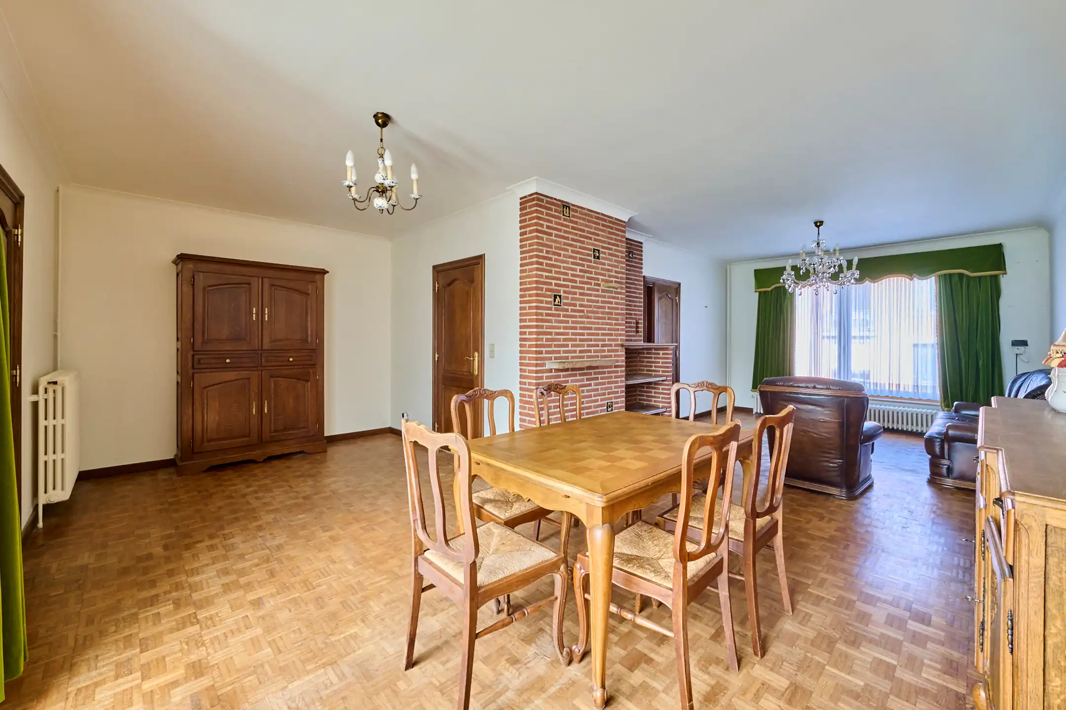 Goed onderhouden rijwoning op toplocatie met parking foto 2