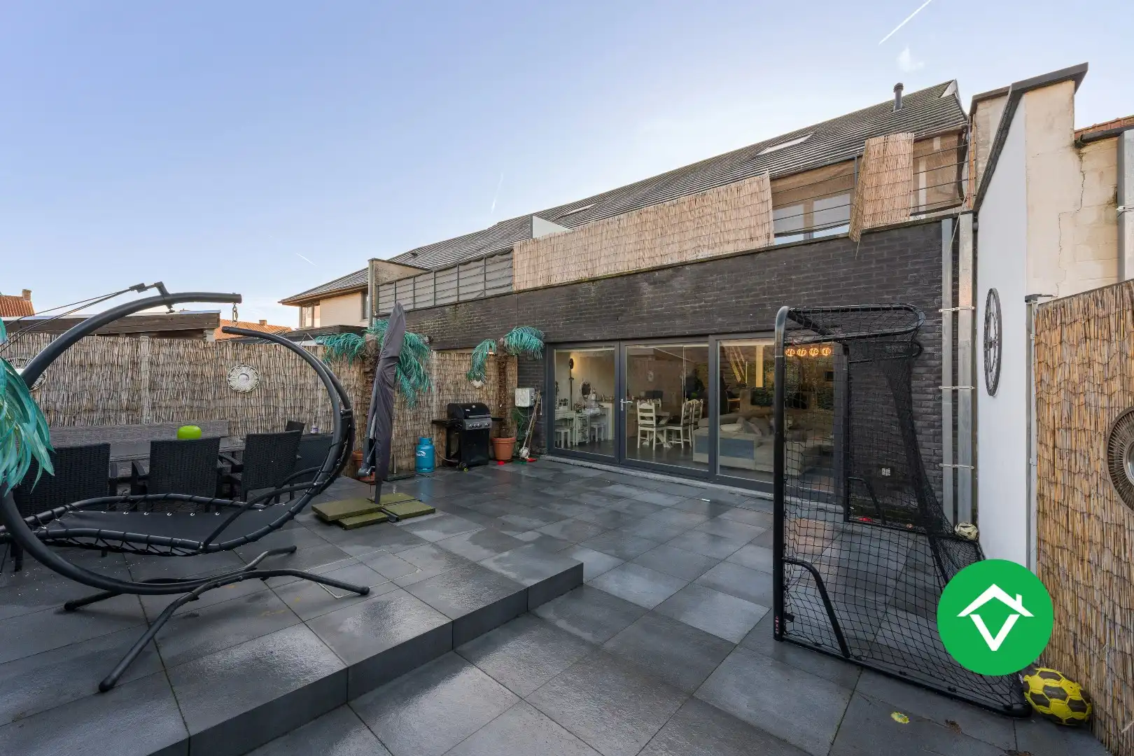 Instapklare nieuwbouwwoning met 5 slaapkamers en zonneterrassen op topligging in Eernegem foto 22