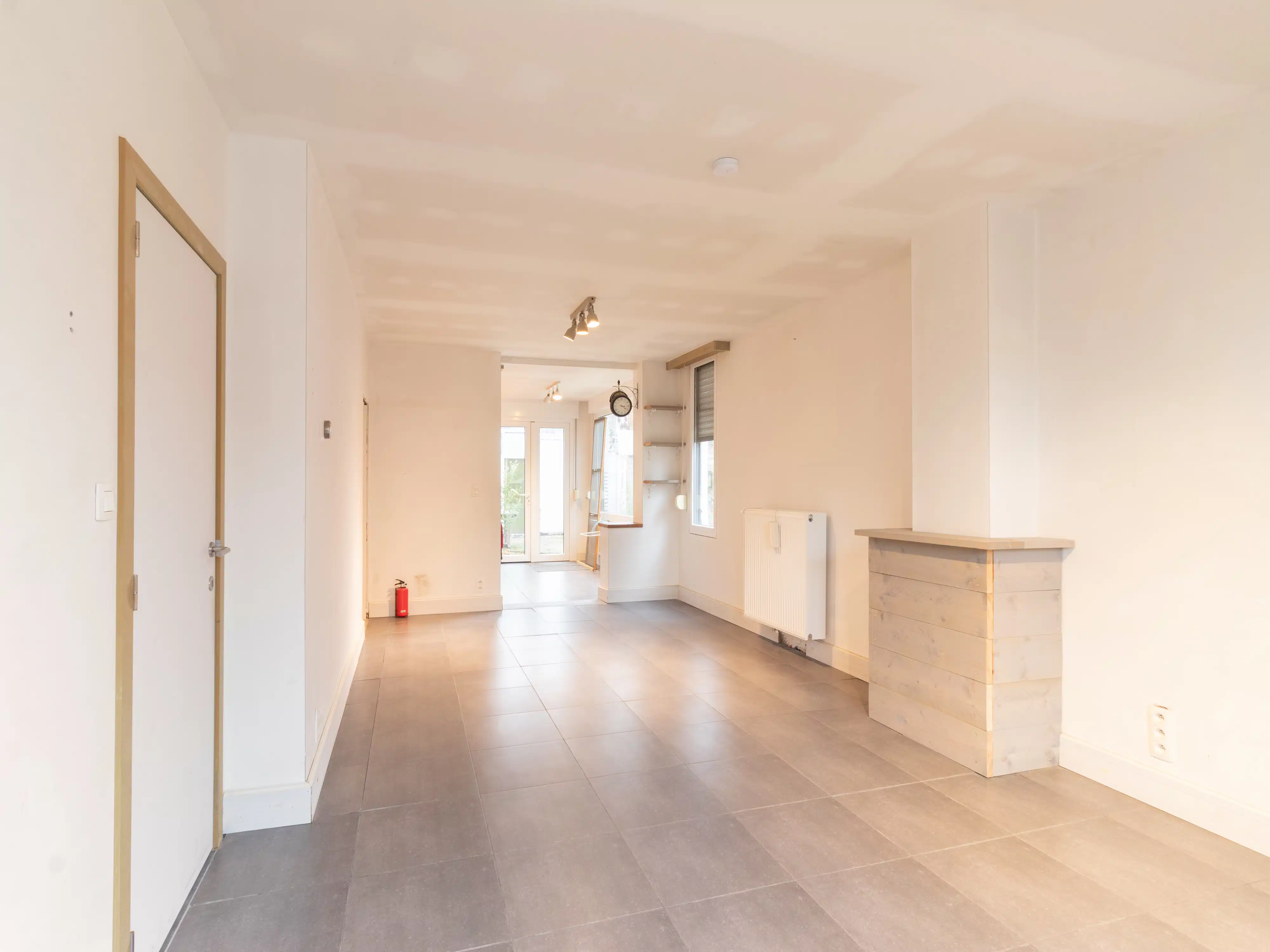 Instapklare halfopen bebouwing met werkplaats en tuin foto 5