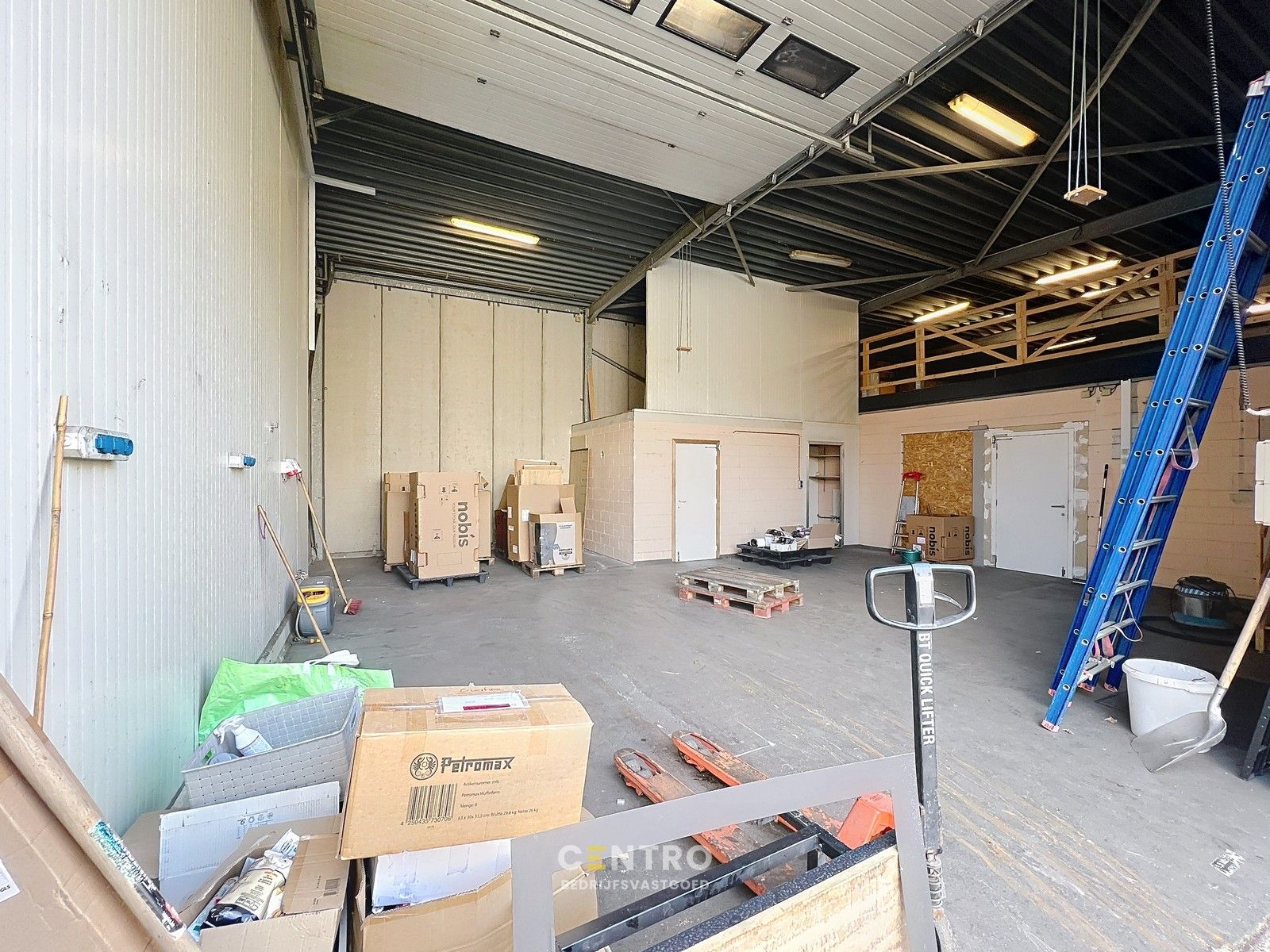 Topligging! Handelspand met magazijn langs de Westlaan in Roeselare. foto 11