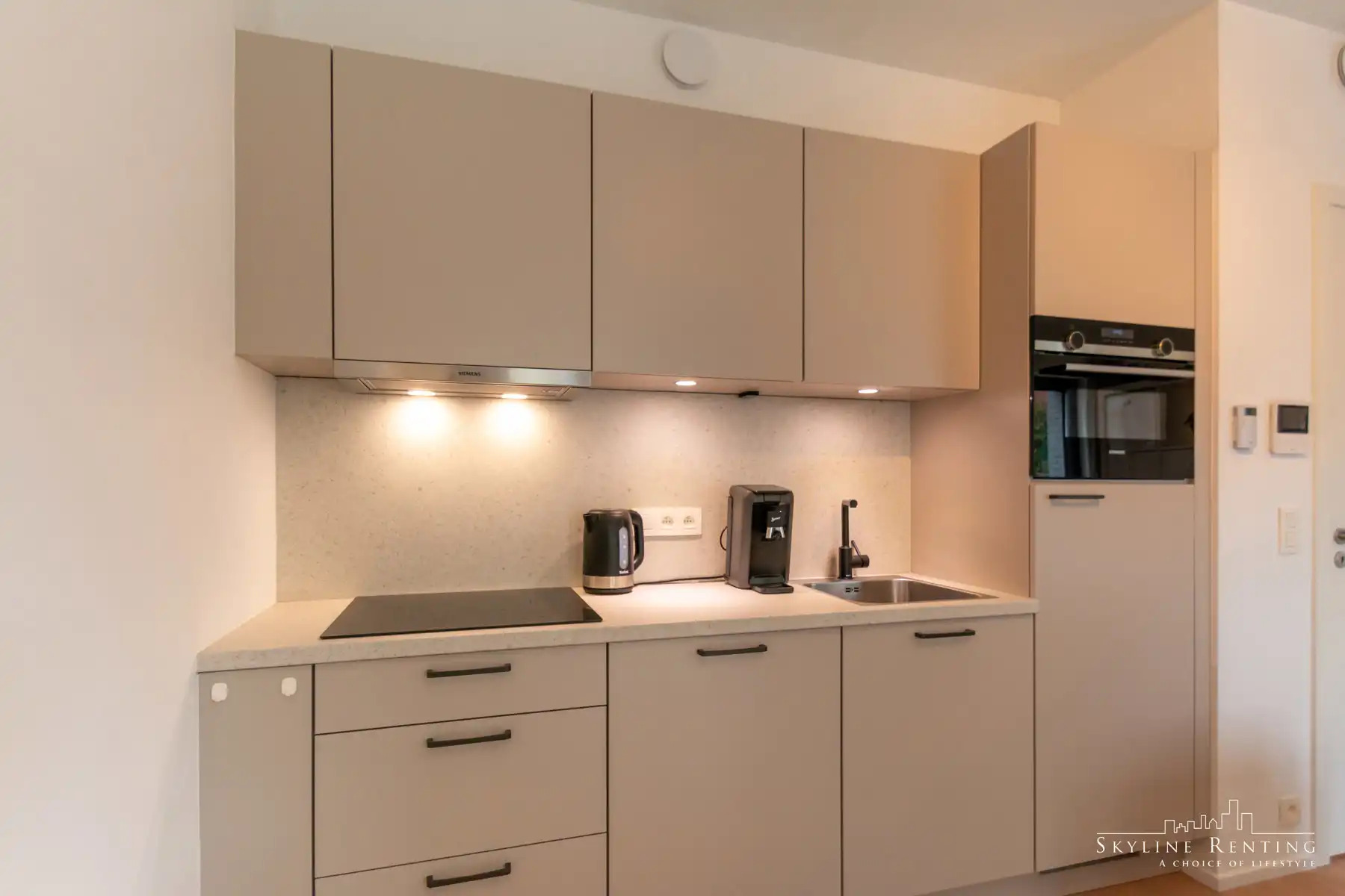Prachtig nieuwe gemeubelde studio foto 9