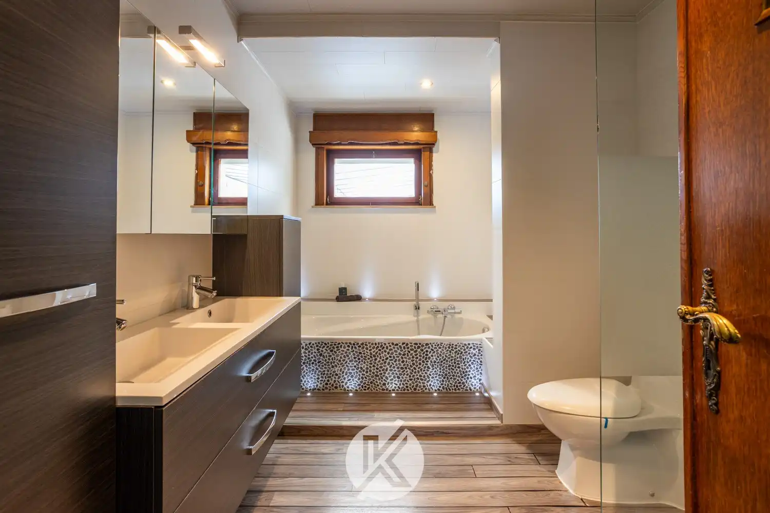 Robuuste, tijdloze villa met veel potentieel foto 15