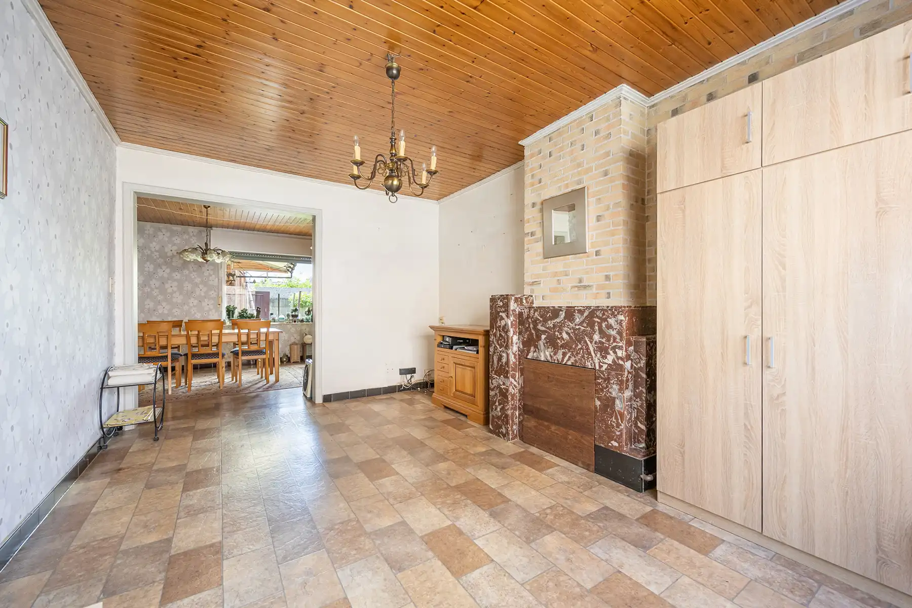 CENTRAAL GELEGEN WONING MET ZONNIGE TUIN EN STERK POTENTIEEL foto 6
