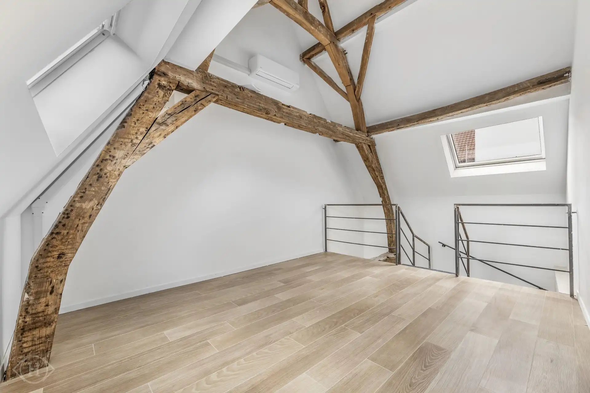 Instapklare handelsruimte met veel lichtinval en stadstuintje foto 7