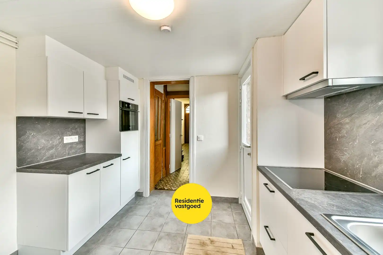 Instapklare woning met 3 ruime slaapkamers en zonnige achtertuin nabij centrum Gistel foto 6