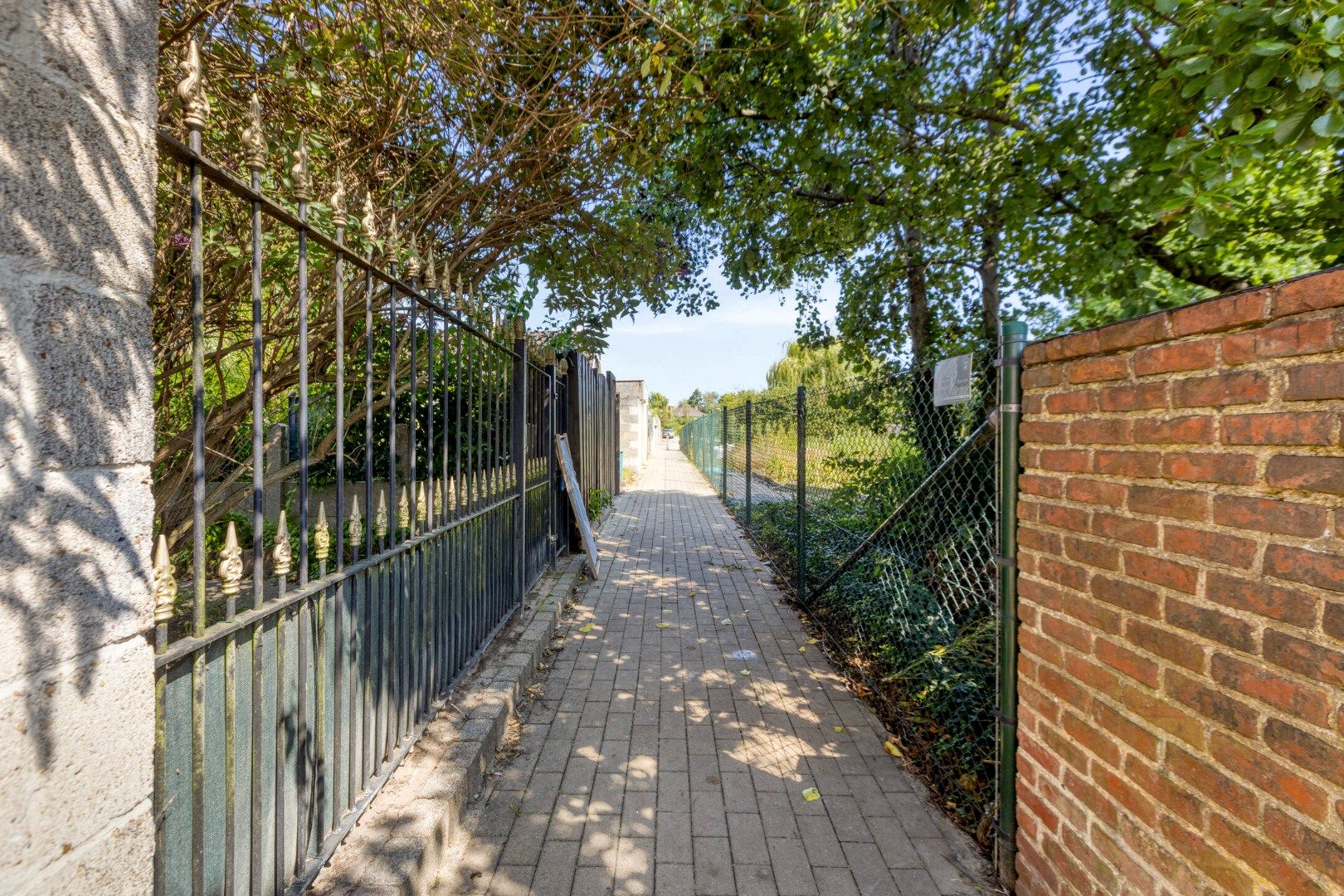 Gezellig ingerichte woning met hobbyruimte en tuin + toegang achterom foto 29