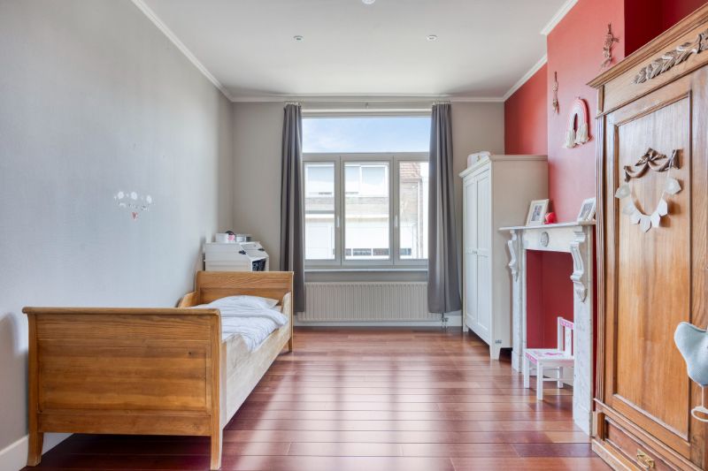 Karaktervolle woning met grote tuin en achteruitweg foto 22