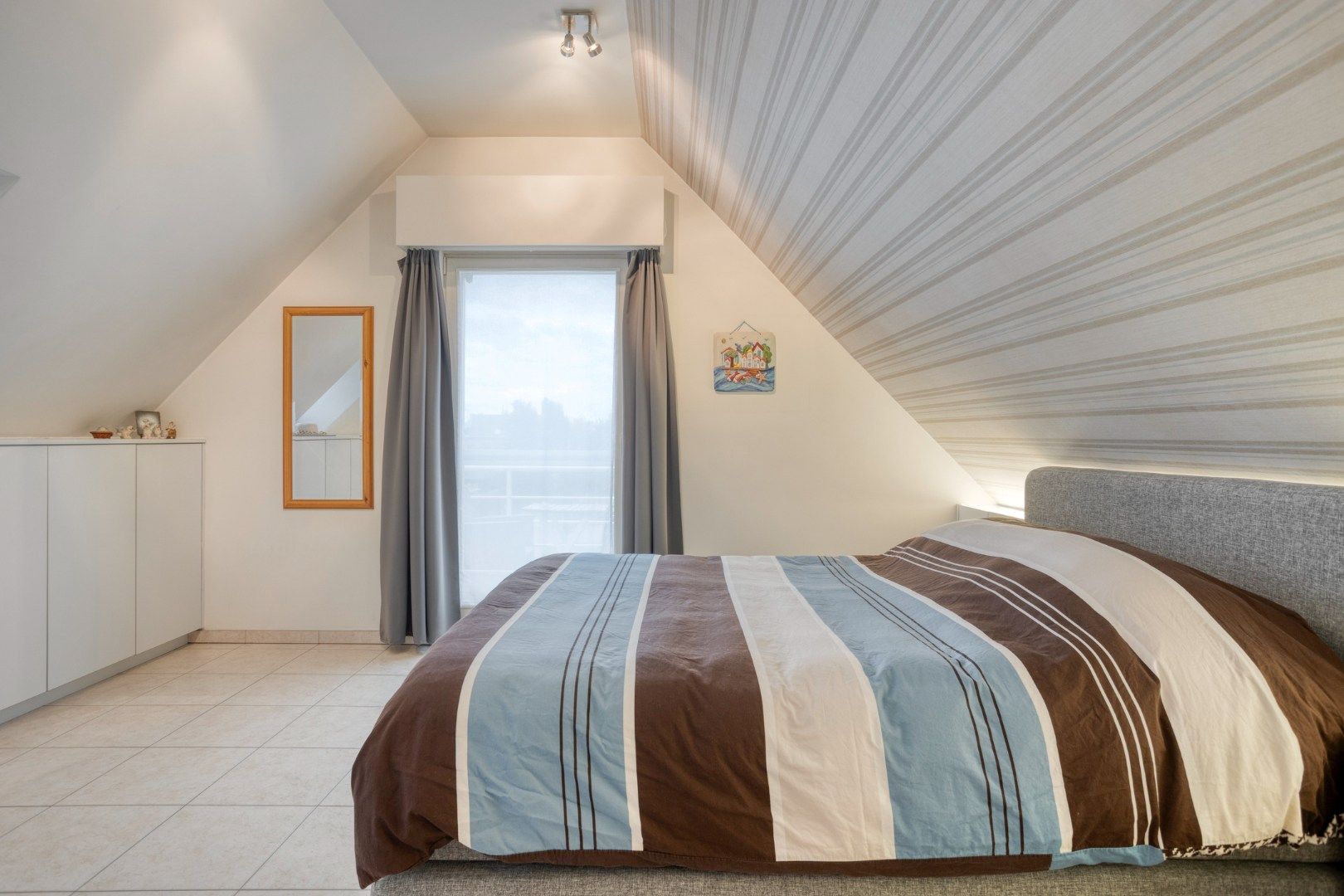 Stijlvol dakappartement met 2 slaapkamers en alle comfort foto 14