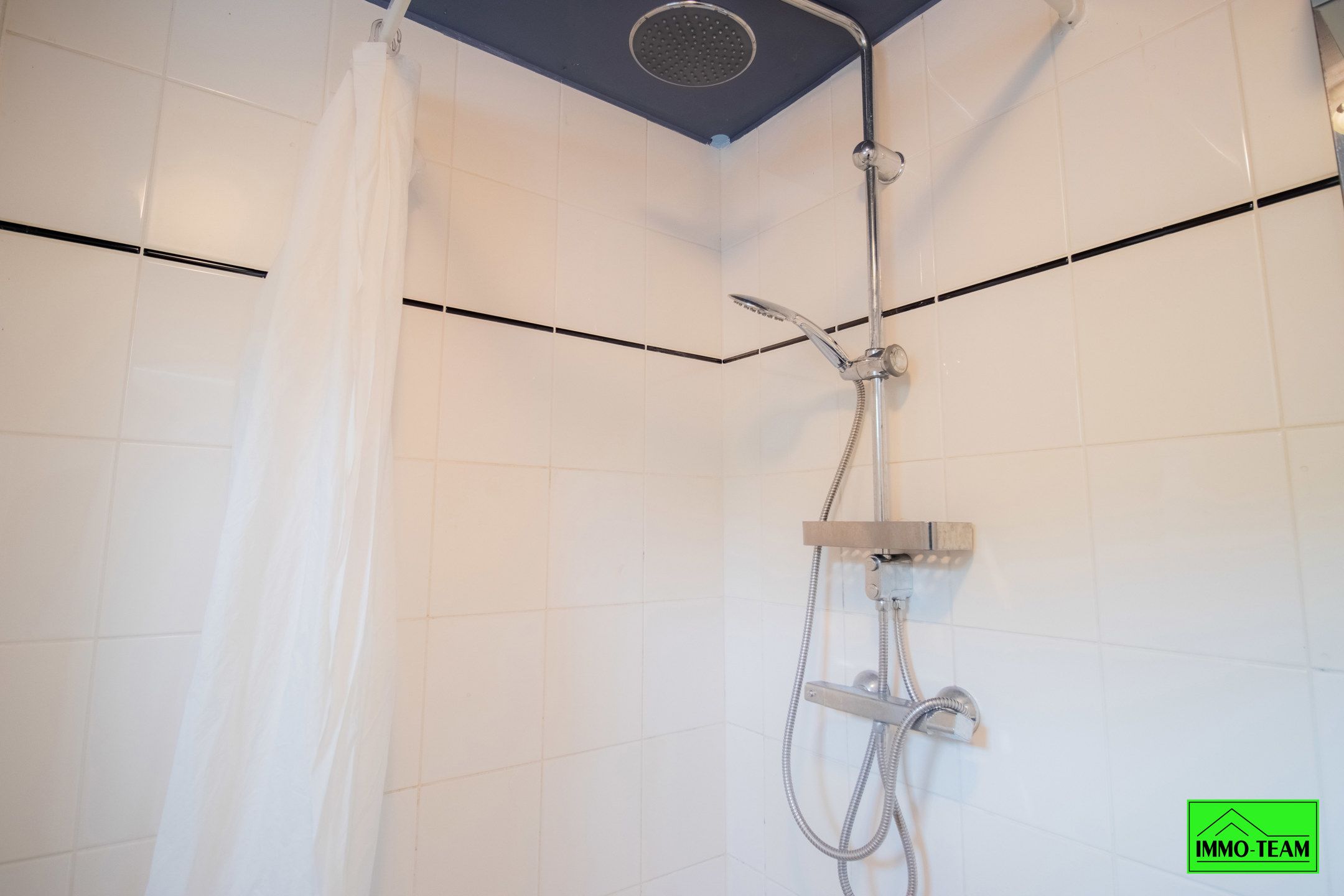 Instapklare 2-gevelwoning met parkeerplaats nabij centrum foto 14