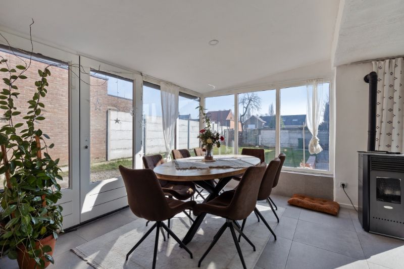 RUIME, LICHTRIJKE ALLEENSTAANDE WONING MET VEEL POTENTIEEL foto 13