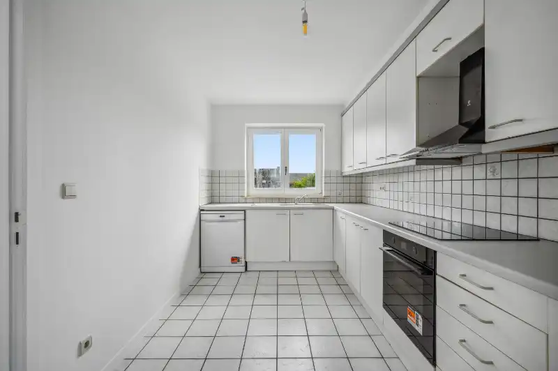 Ruim appartement op de 2 de verdieping foto 4