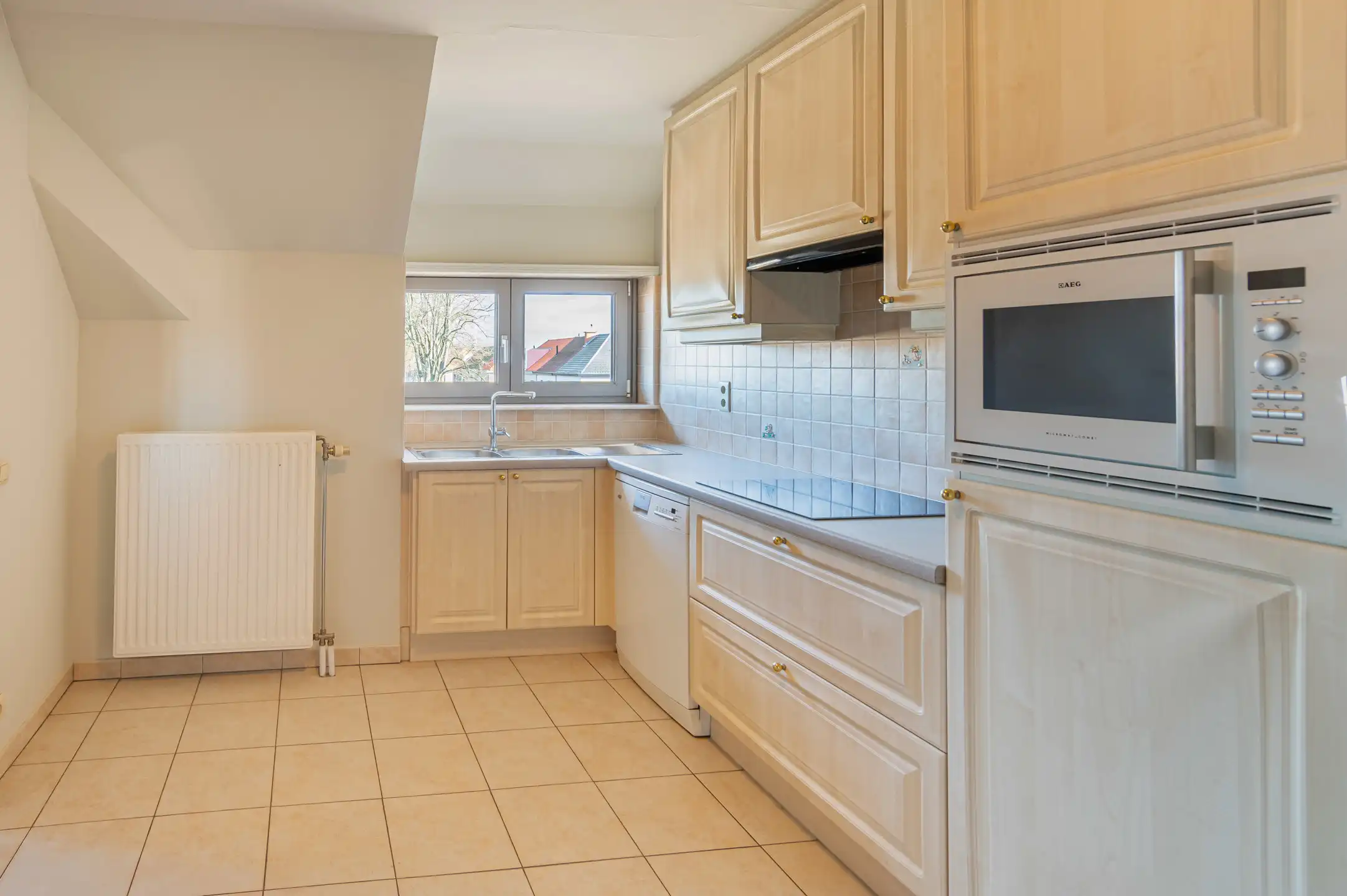 Ruim 2 slaapkamer dakappartement met terras en garage  foto 5