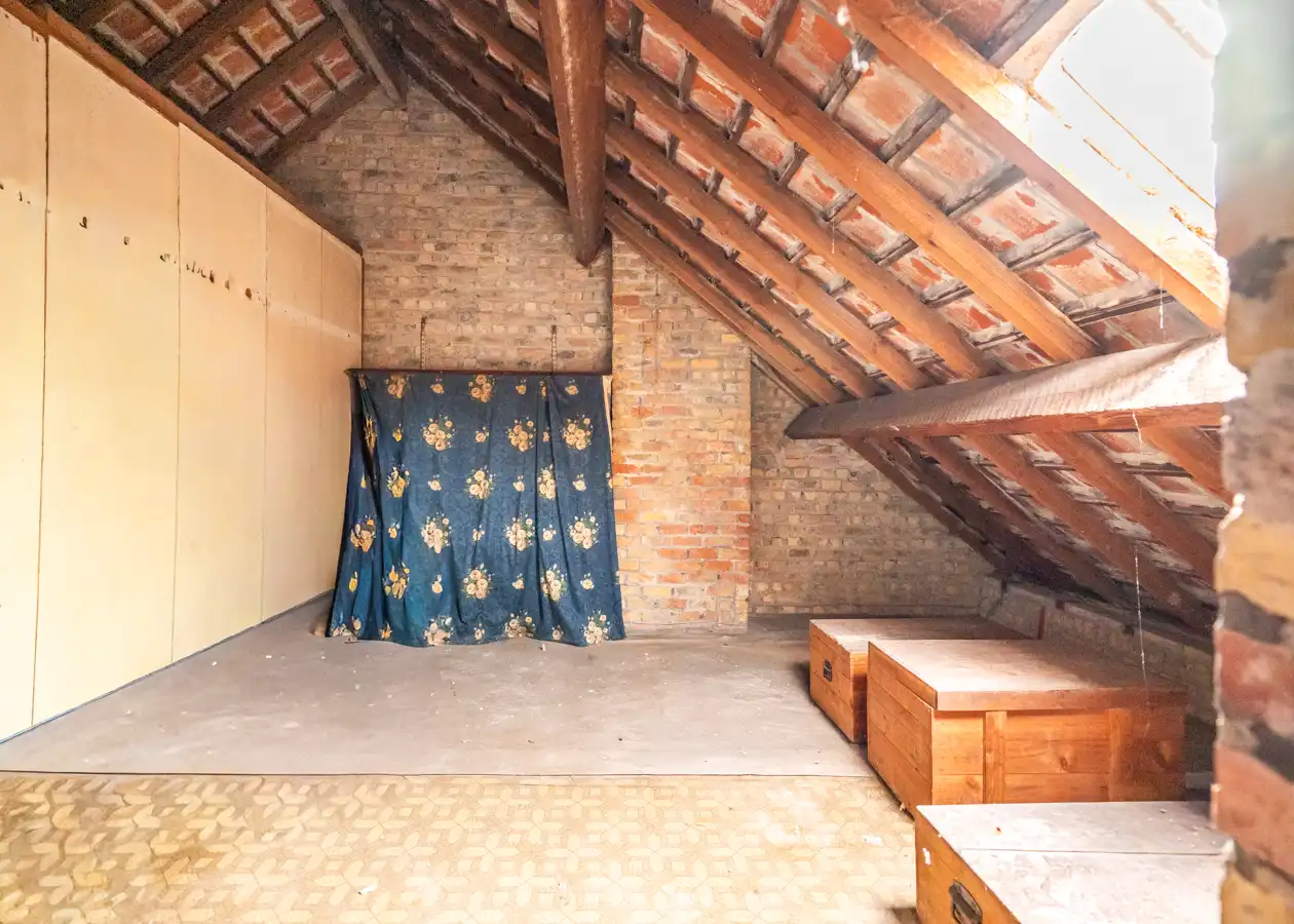 Te renoveren woning met zonnige stadstuin en veel potentieel foto 18
