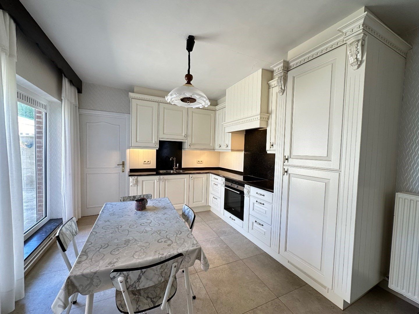 Woning met 4 slaapkamers, tuin en bewoonbare oppervlakte van 308 vierkante meter foto 5