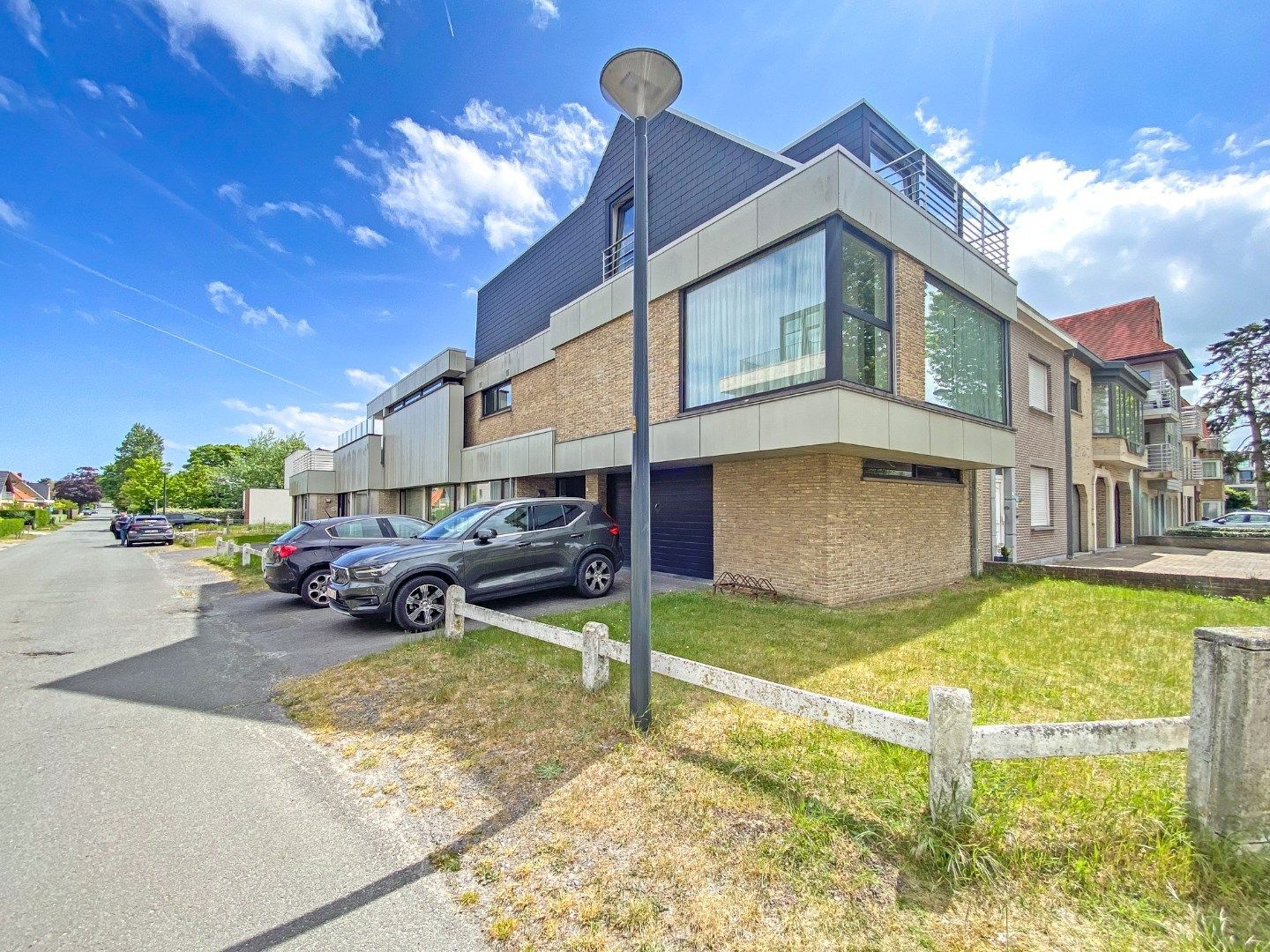 Goed gelegen kantoorruimte / praktijkruimte met woonst te Oostduinkerke op 749m². foto 8