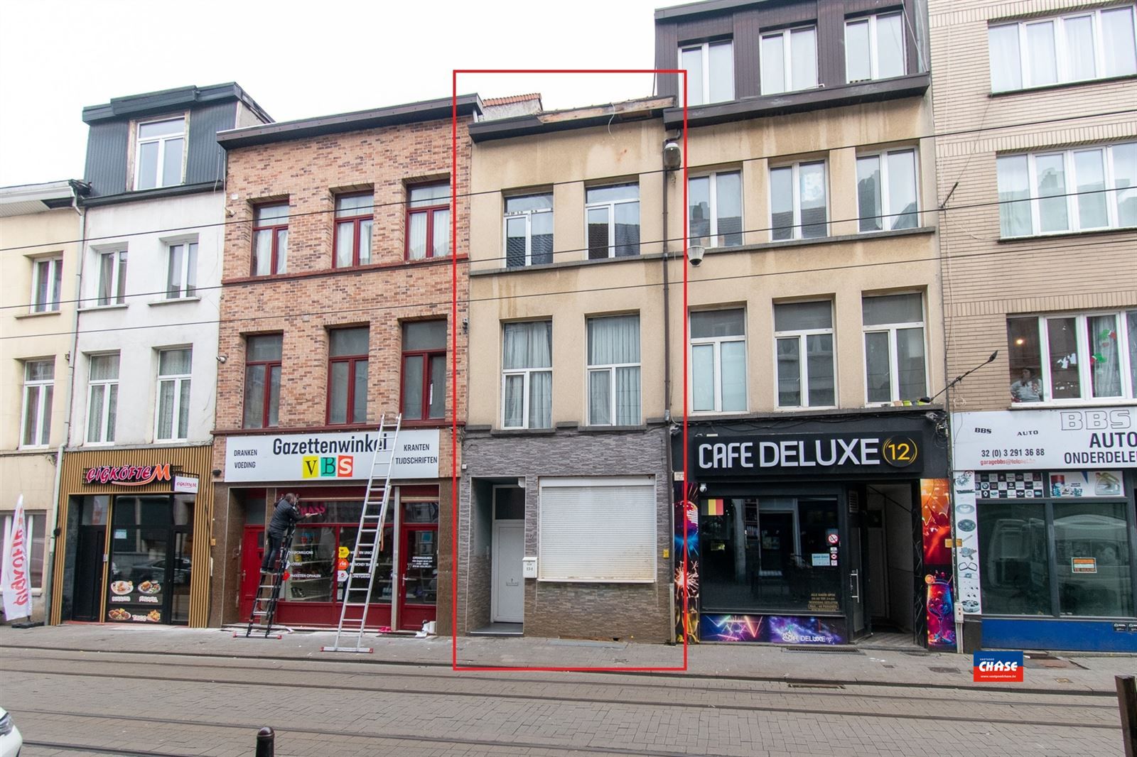 Hoofdfoto van de publicatie: Ruime woning met 6 slaapkamers en handelsgelijkvloers