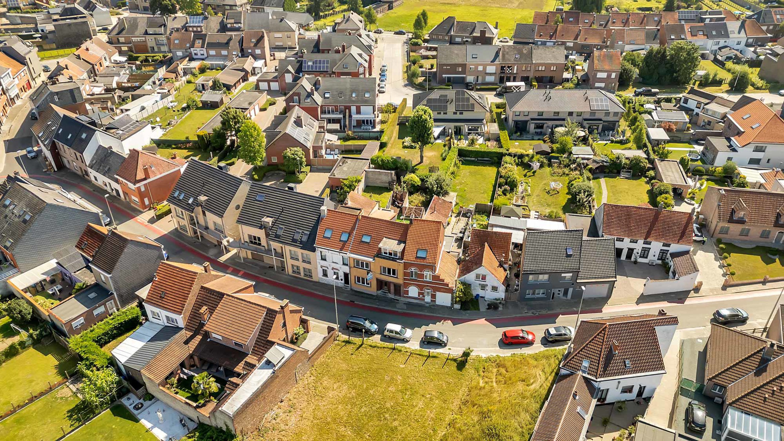 Ruime woning met tuin en 4 slaapkamers te Denderleeuw  foto 3
