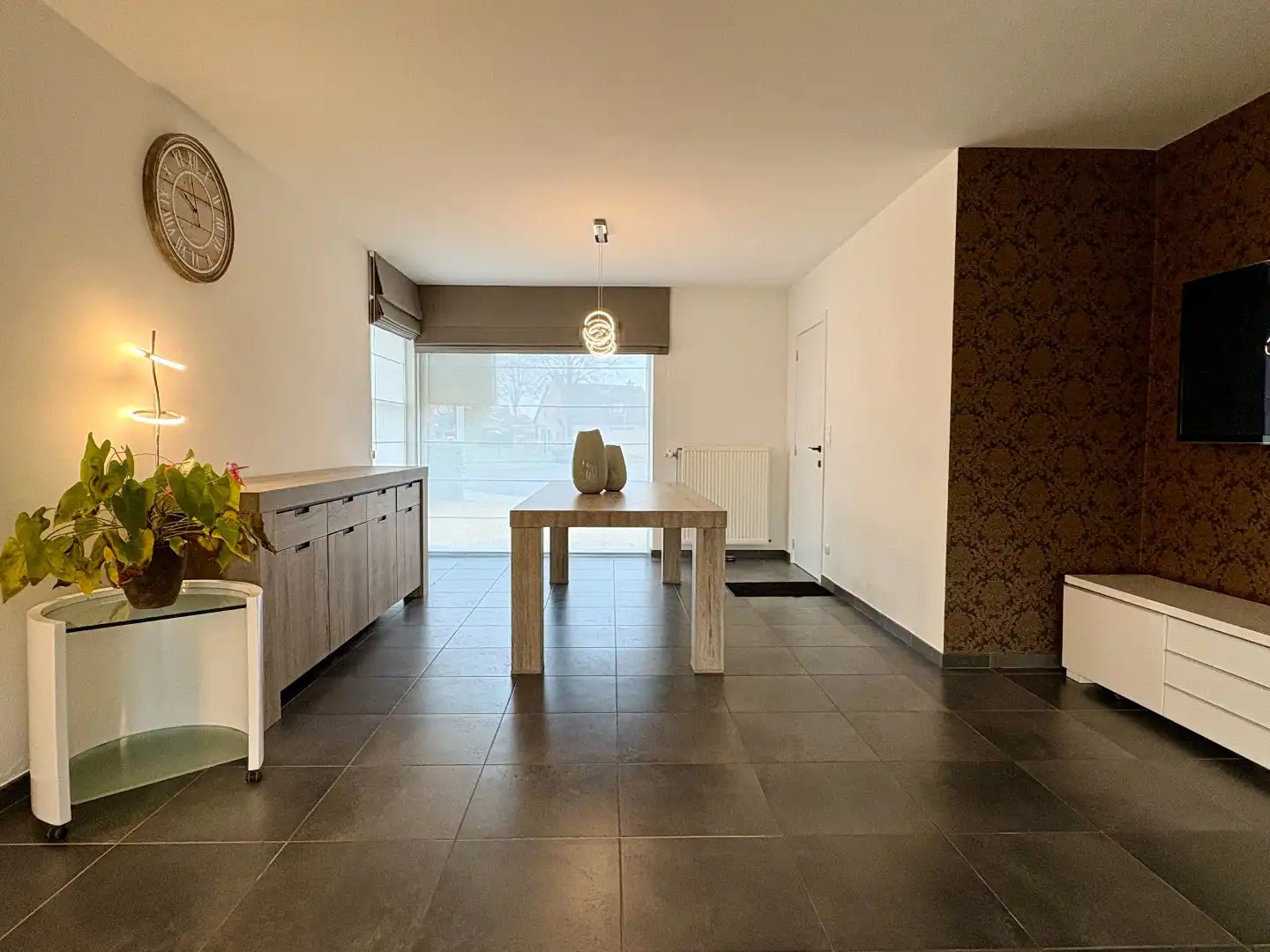 Recentbouw op uiterst rustige ligging met 3 slks, inpandige garage en grote oprit. foto 3