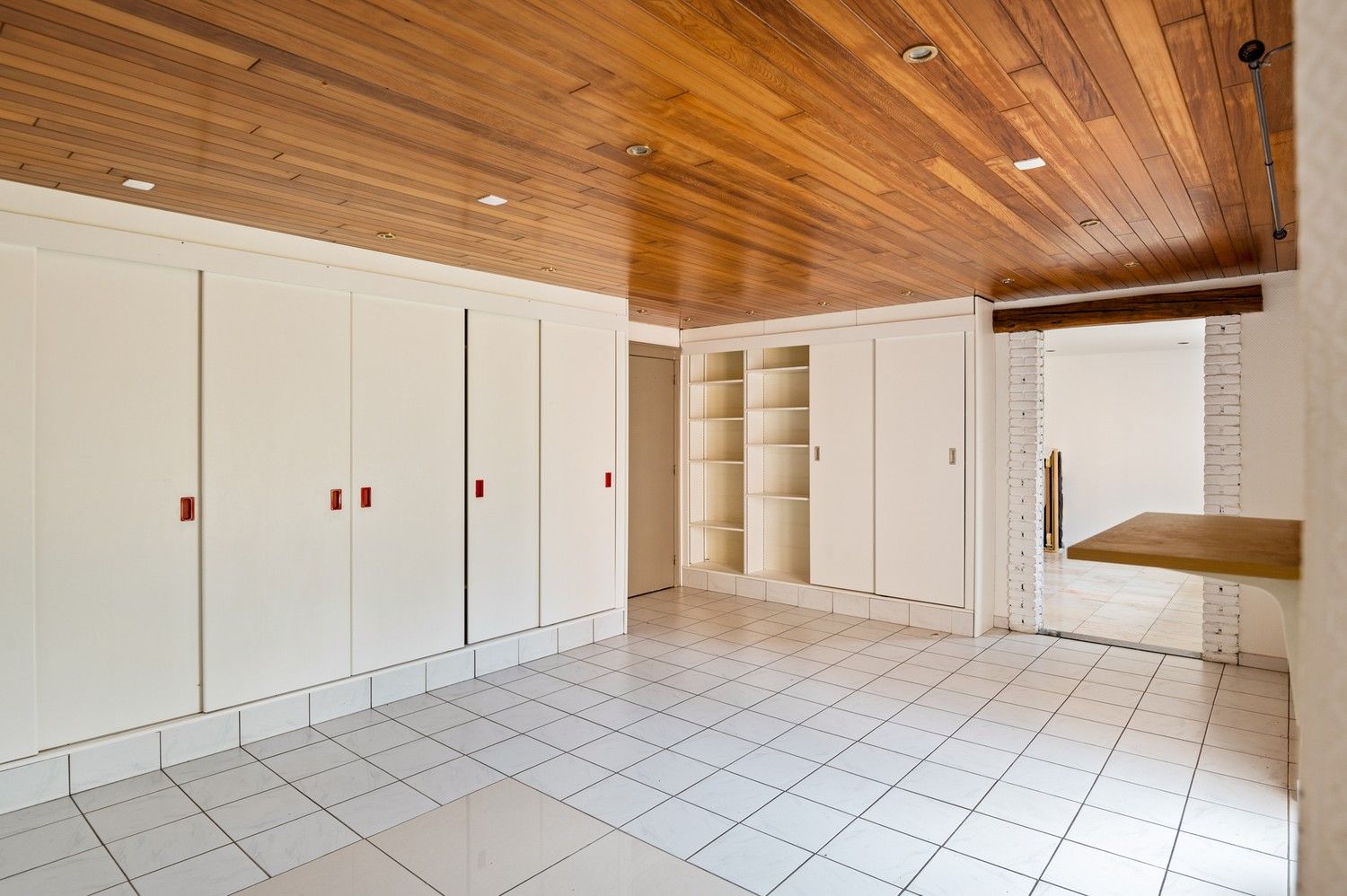 Polyvalent gebouw, appartement en magazijn te koop in Emblem! foto 13