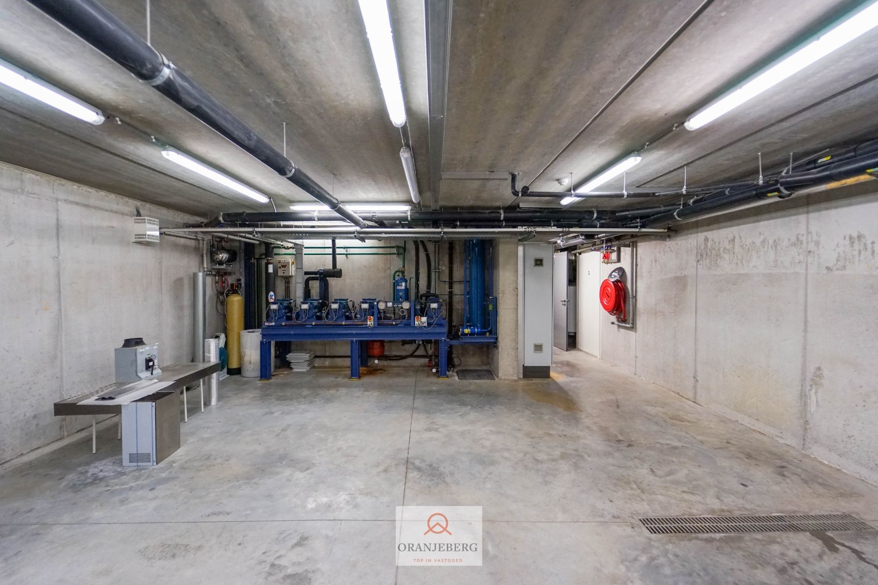 Volledig gerenoveerde winkelruimte + atelier met garage te huur in Gentbrugge foto 21