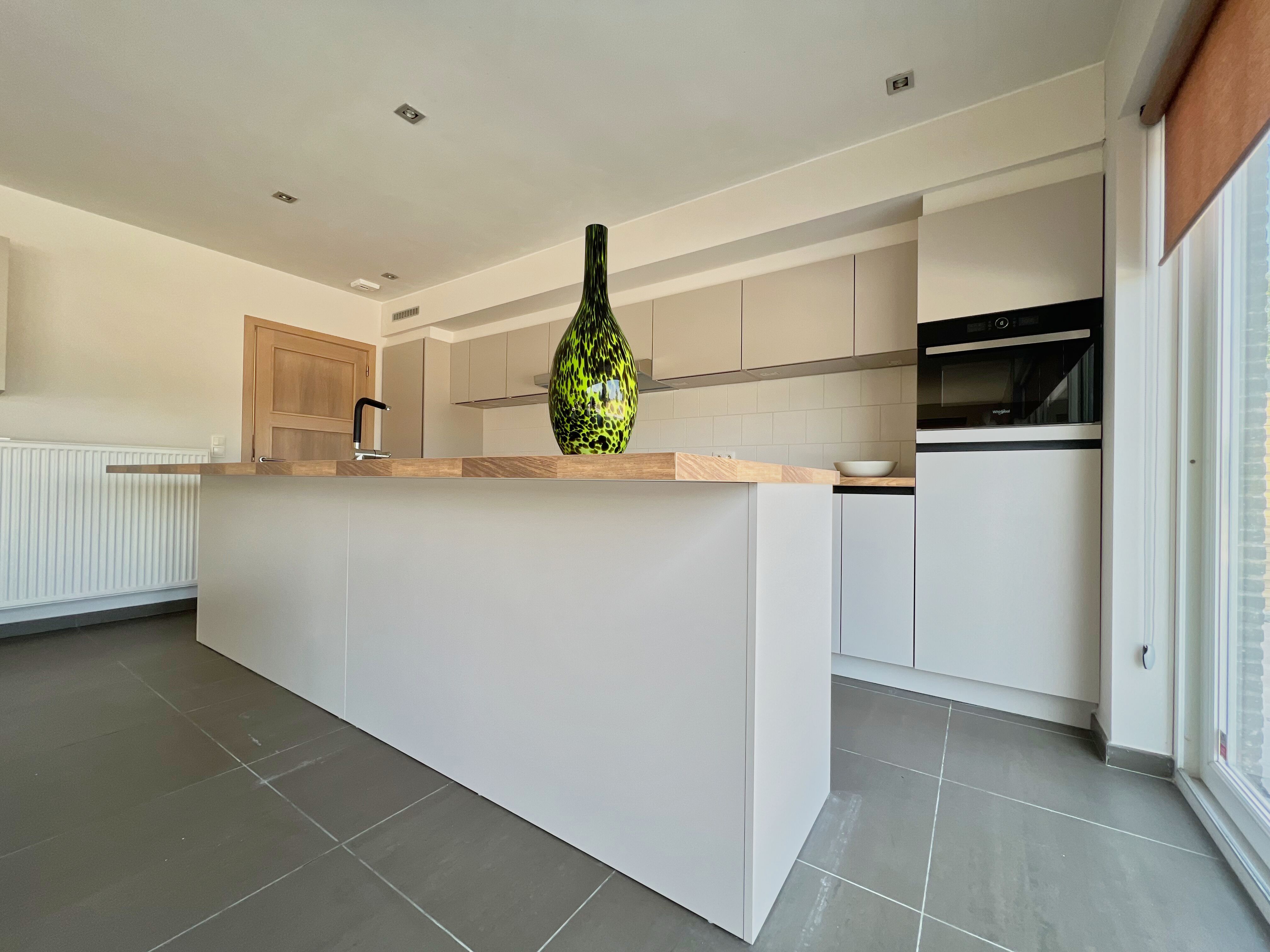 Ruime, lichtrijke woning op prachtig perceel van 1700m² foto 5
