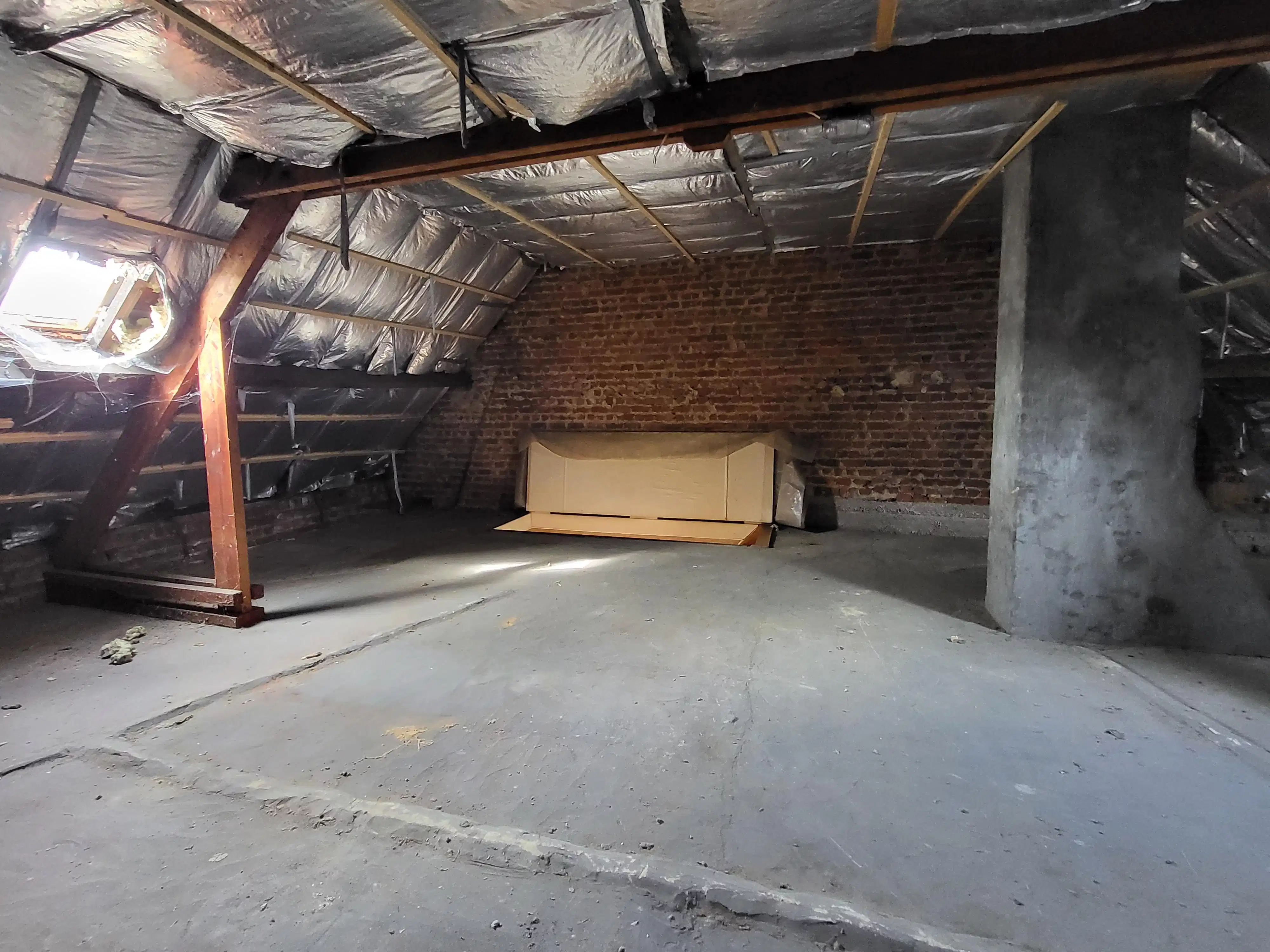 Te renoveren woning met veel charme en ruime tuin op 671 m².  foto 30