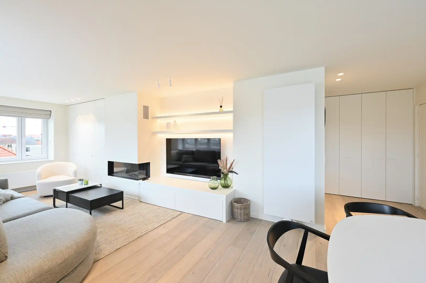 Gerenoveerd hoekappartement, heel rustig gelegen te Knokke,  genietend van een uitgestrekt zicht op het Zegemeer. foto 8
