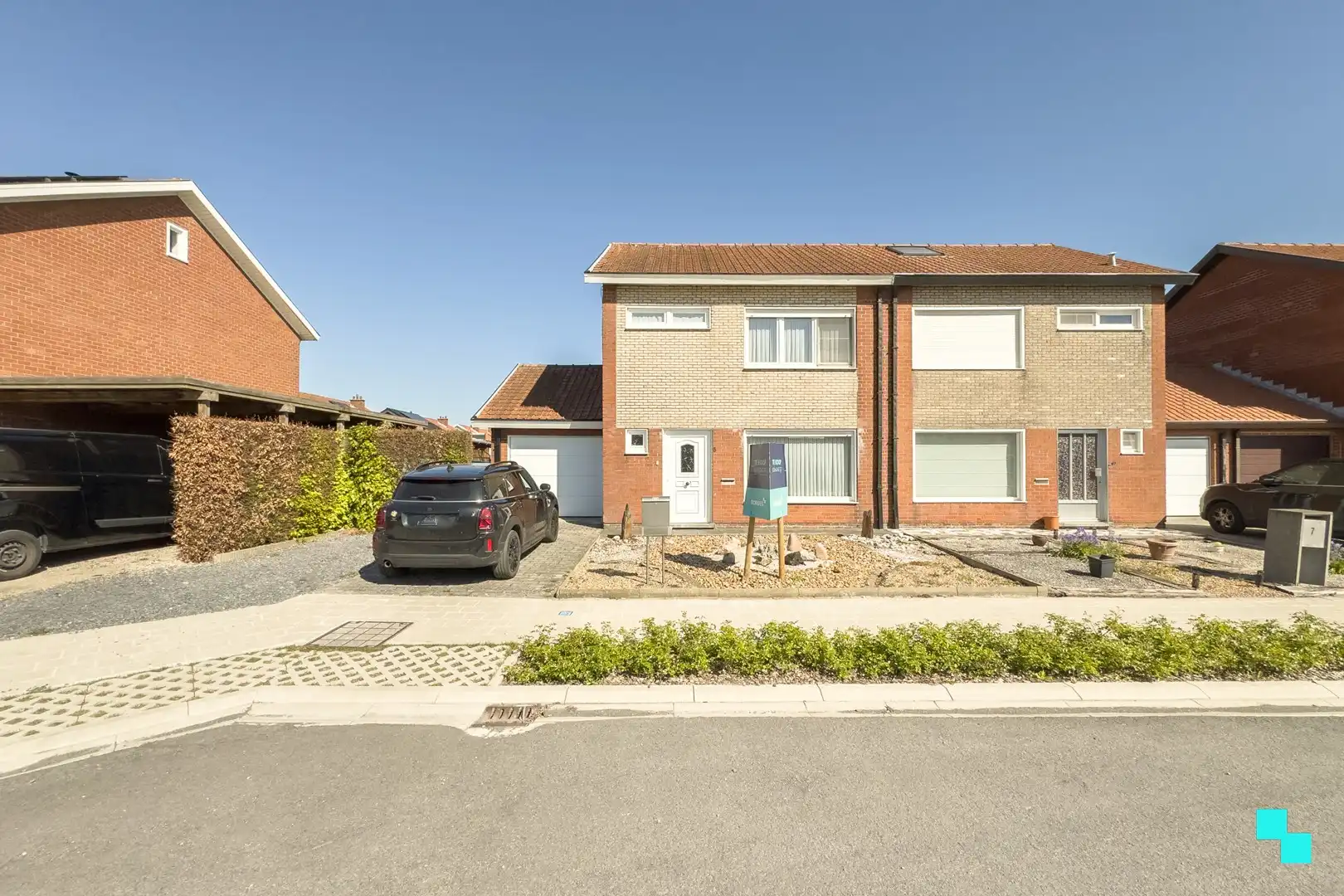 Hoofdfoto van de publicatie: Halfopen woning in doodlopende straat te Sint-Eloois-Winkel
