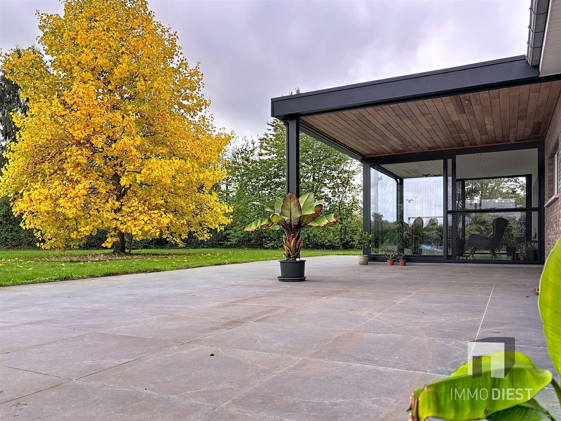 Villa met 5 slpk op 74,11are en zuidgerichte tuin foto 9