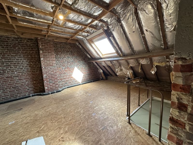 Recent gerenoveerde woning met ruime garage foto 22