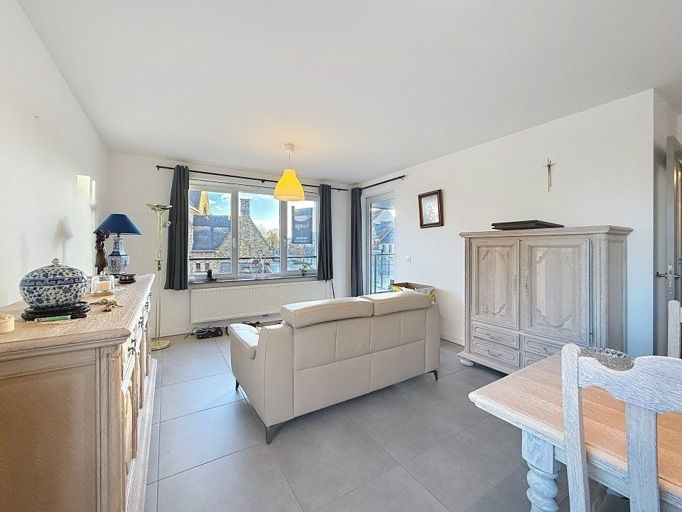 Centraal gelegen recent appartement met 2 slaapkamers foto 2