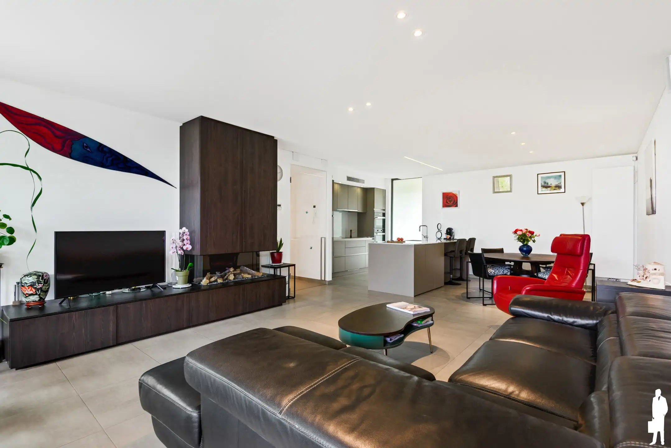 Stijlvol appartement met terras en 2 autostaanplaatsen foto 5