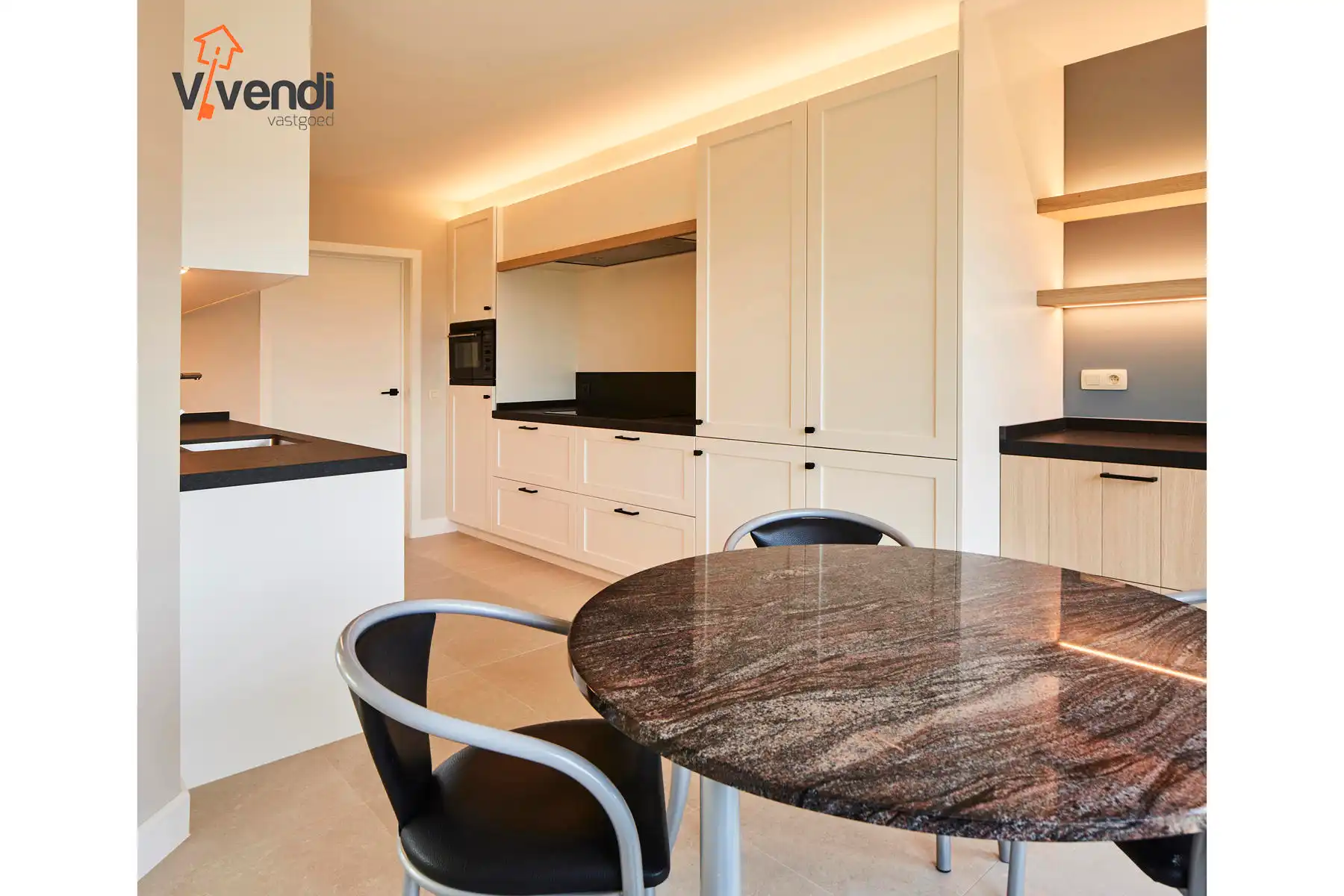 Luxe Penthouse van ca. 185 m² – Volledig gerenoveerd in 2024 foto 4