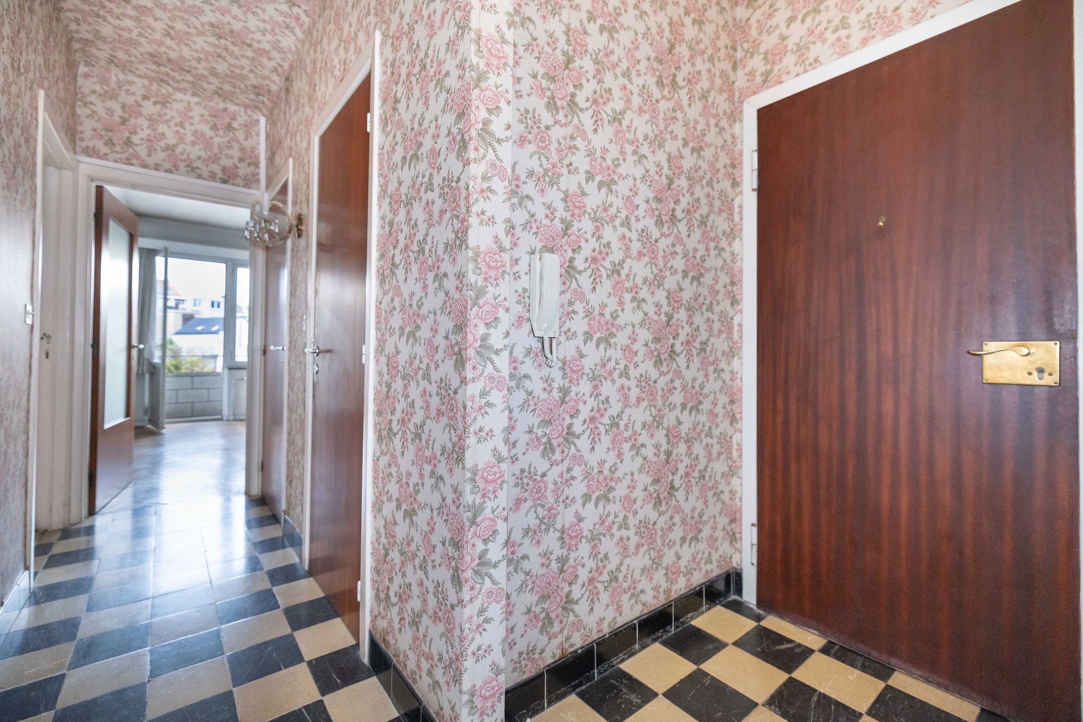 Appartement met 2 slaapkamers + terras : te renoveren foto 7