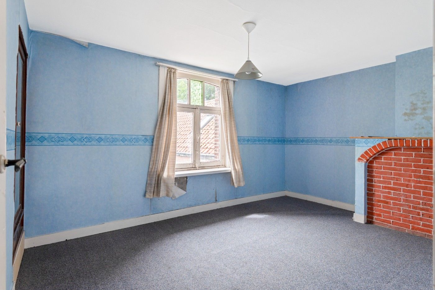 Charmante, te renoveren woning met 2 slpk. en tuin foto 16