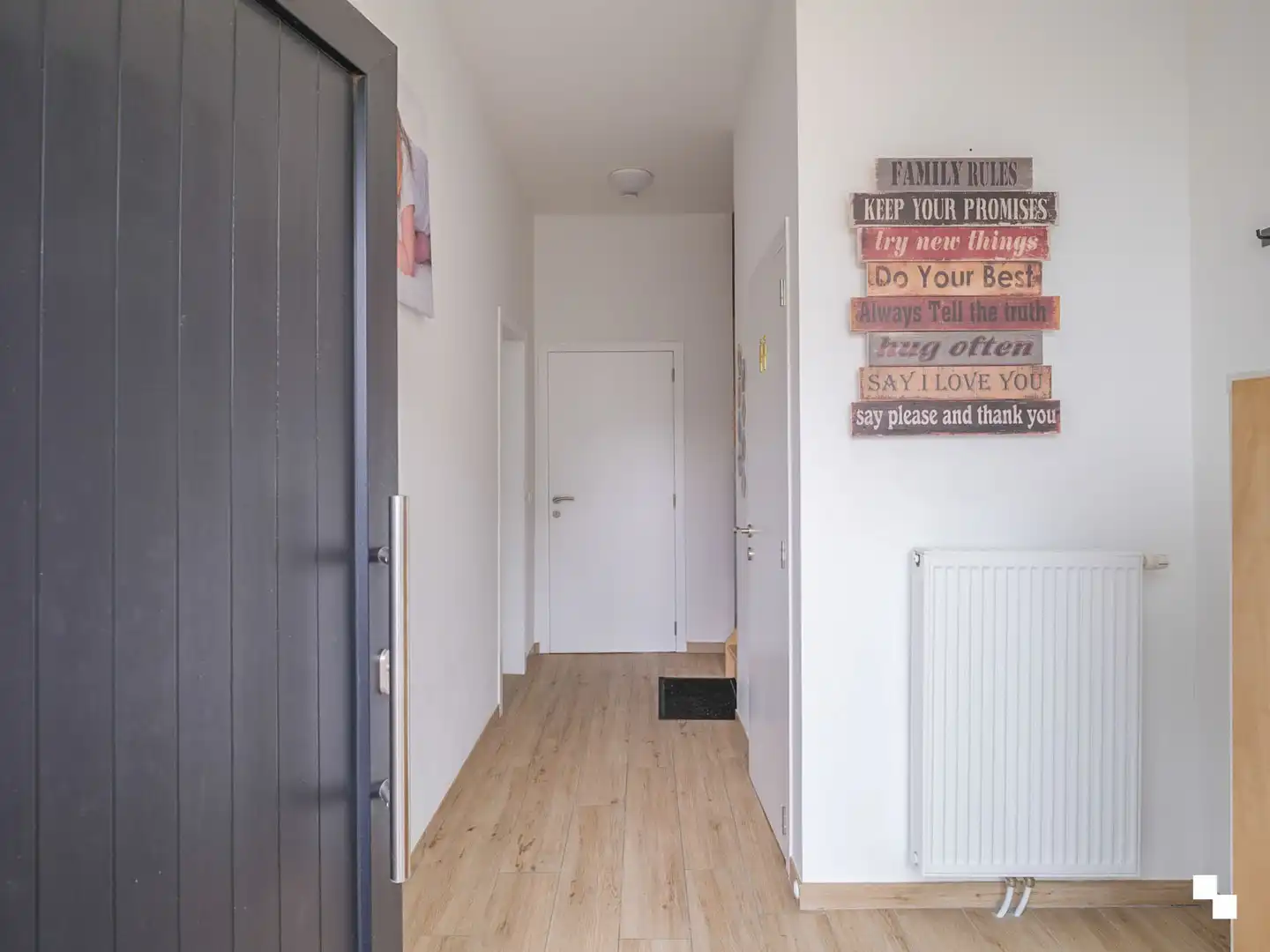 Lichtrijke woning met vier slaapkamers en zonnige tuin te Oosterzele foto 3