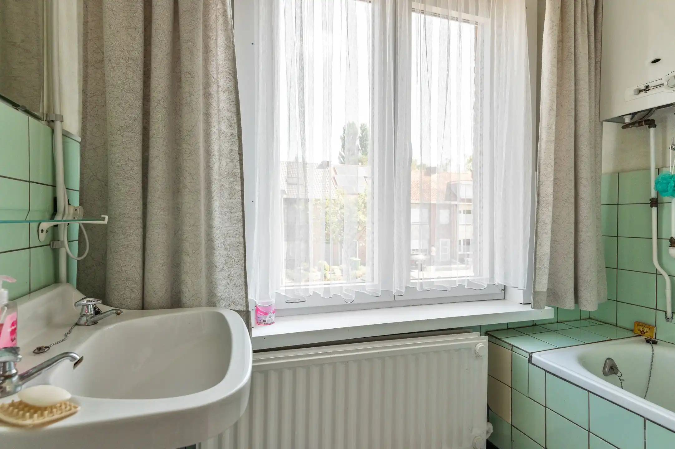 Een huis waar je nog helemaal je eigen ding mee kan doen! foto 12