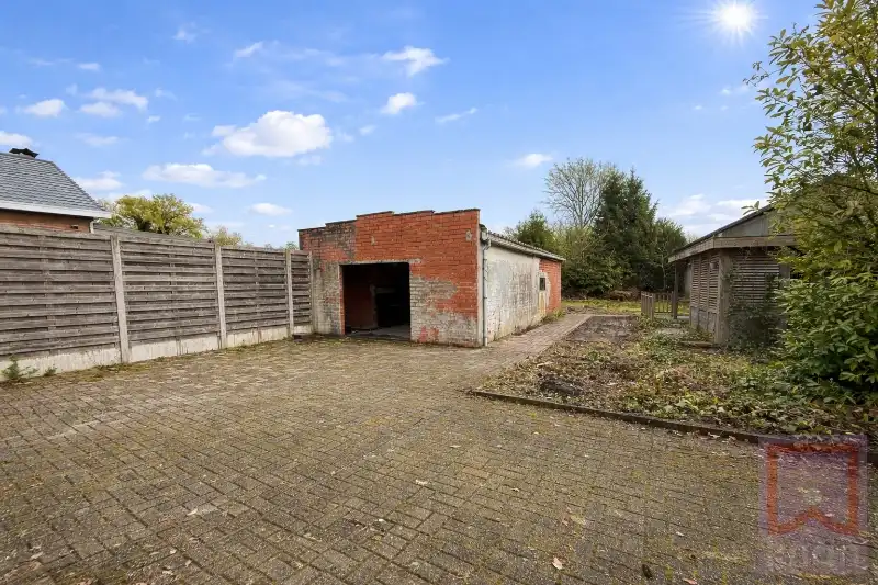 Op te frissen vrijstaande woning op 930 m²! foto 2