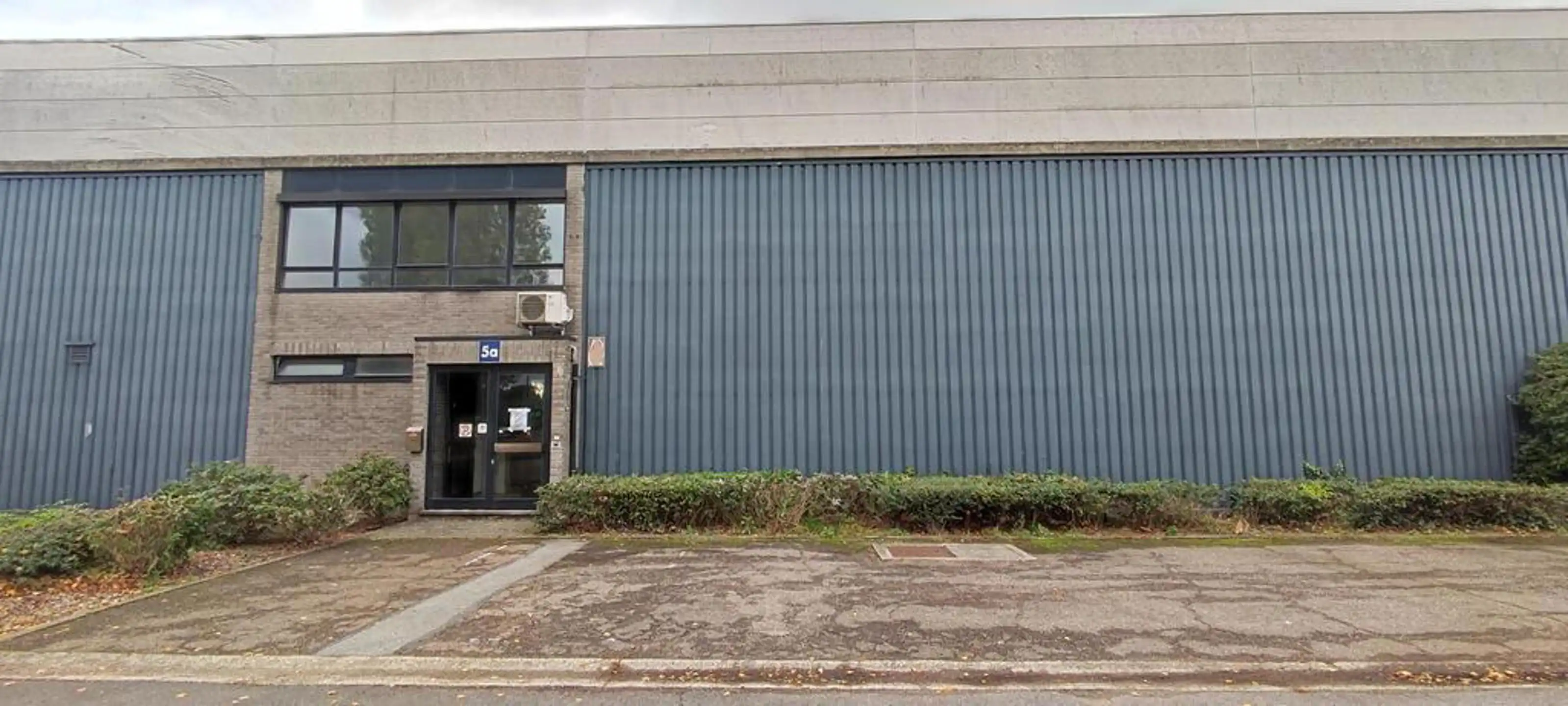 Magazijn 612m² met klein kantoor  72m² te Kontich foto 3