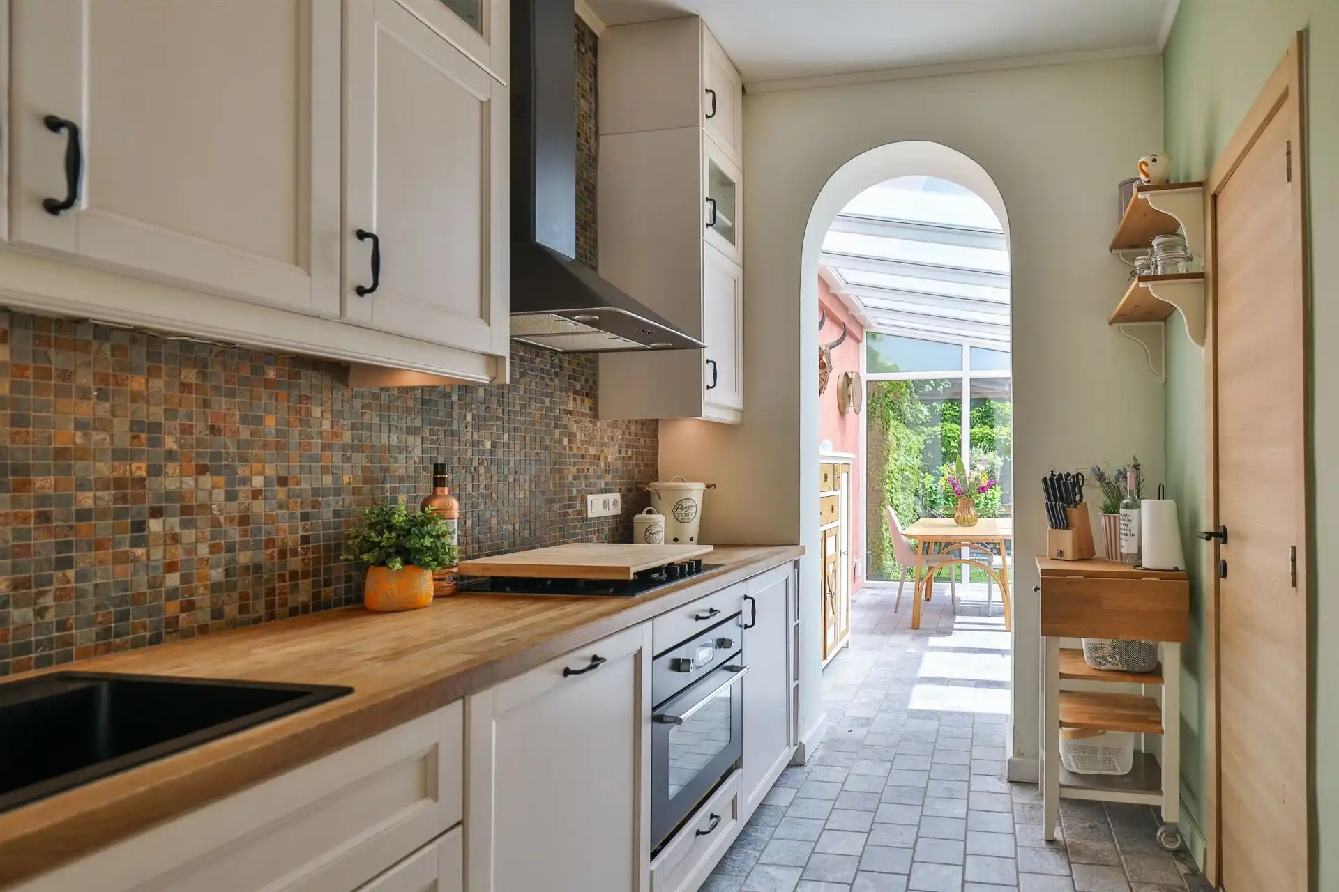 Zeer charmante half open woning in gegeerde wijk foto 10