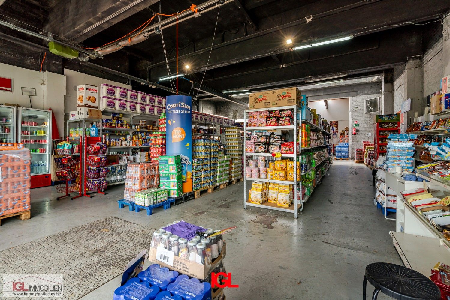 Handelspand met 2 handelsruimtes en 1 appartement te koop op AAA locatie foto 2