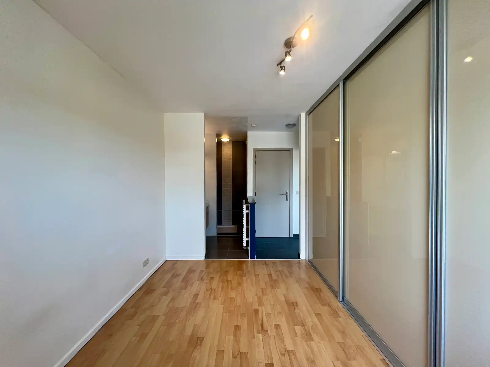 1-slaapkamer appartement te huur in doodlopende straat foto 9