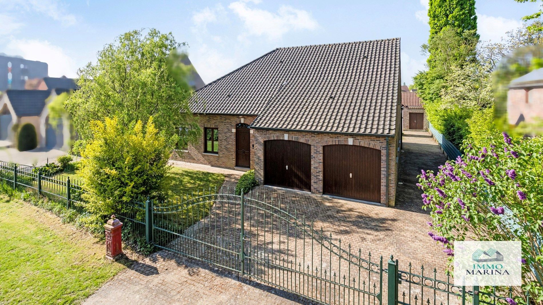 Woning in doodlopende straat te Heist-O/D-Berg. foto {{pictureIndex}}
